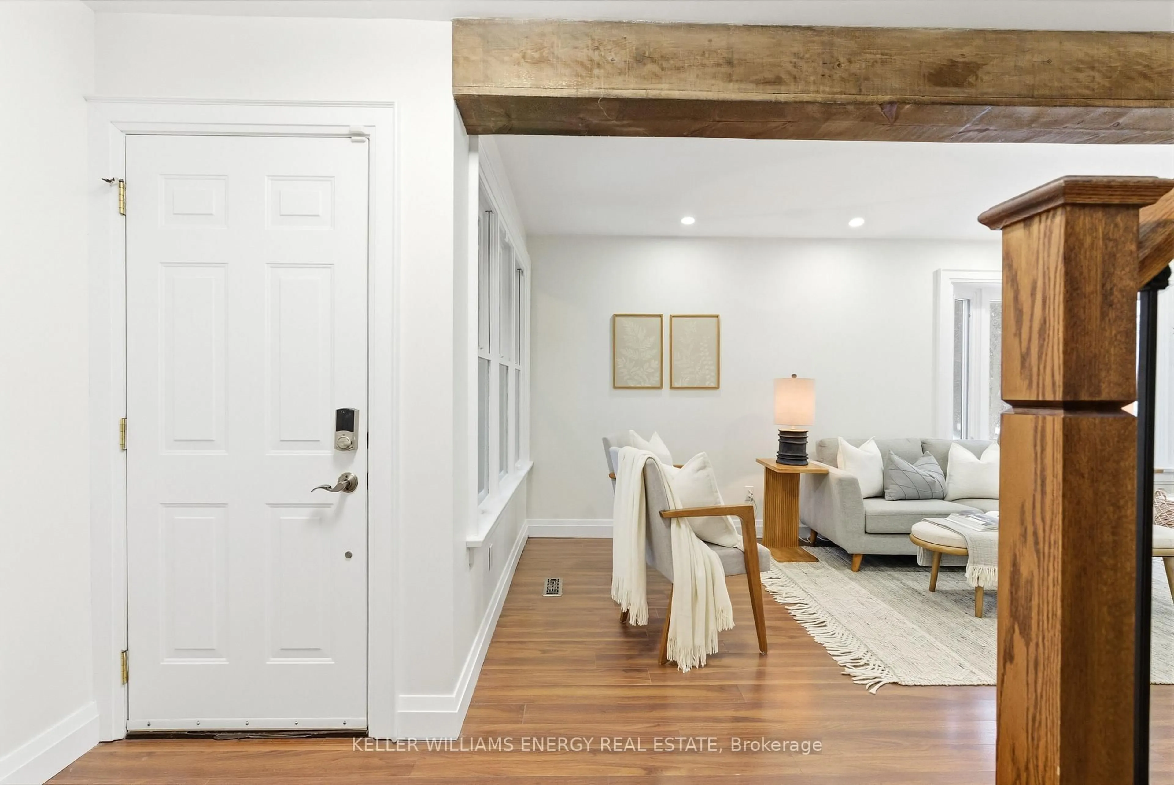 Indoor entryway for 102 Melissa Cres, Whitby Ontario L1N 8G4