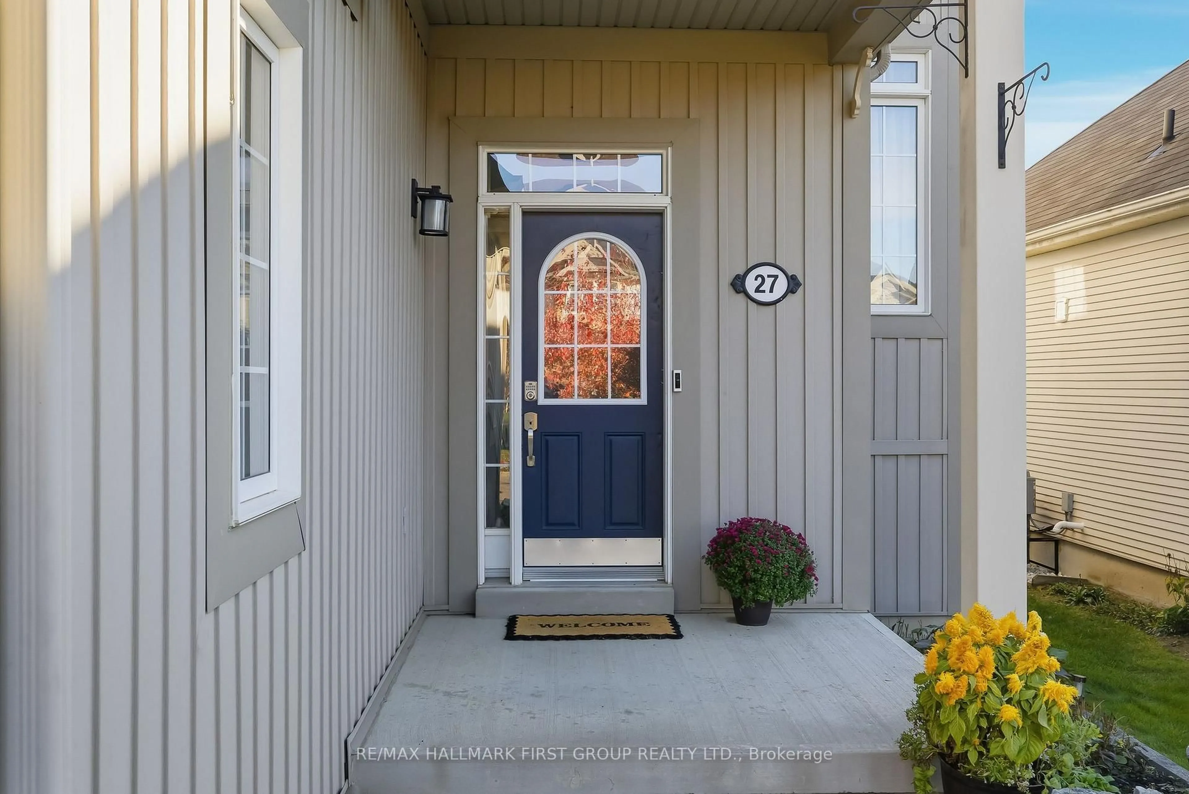 Indoor entryway for 27 Keeler Cres, Clarington Ontario L1C 0C1