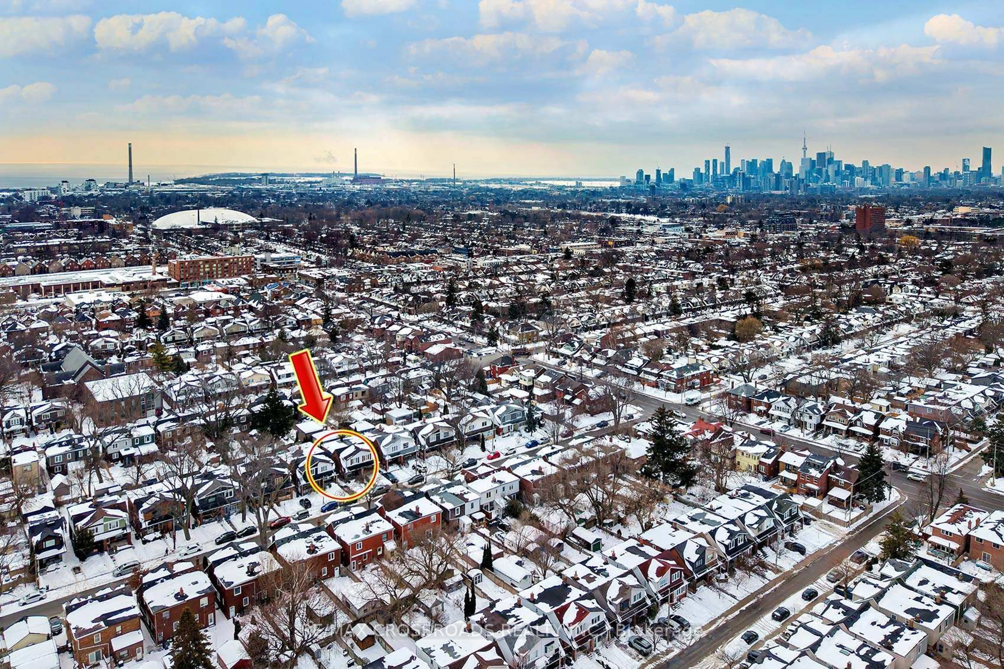 A pic from outside/outdoor area/front of a property/back of a property/a pic from drone, city buildings view from balcony for 463 Milverton Blvd, Toronto Ontario M4C 1X4