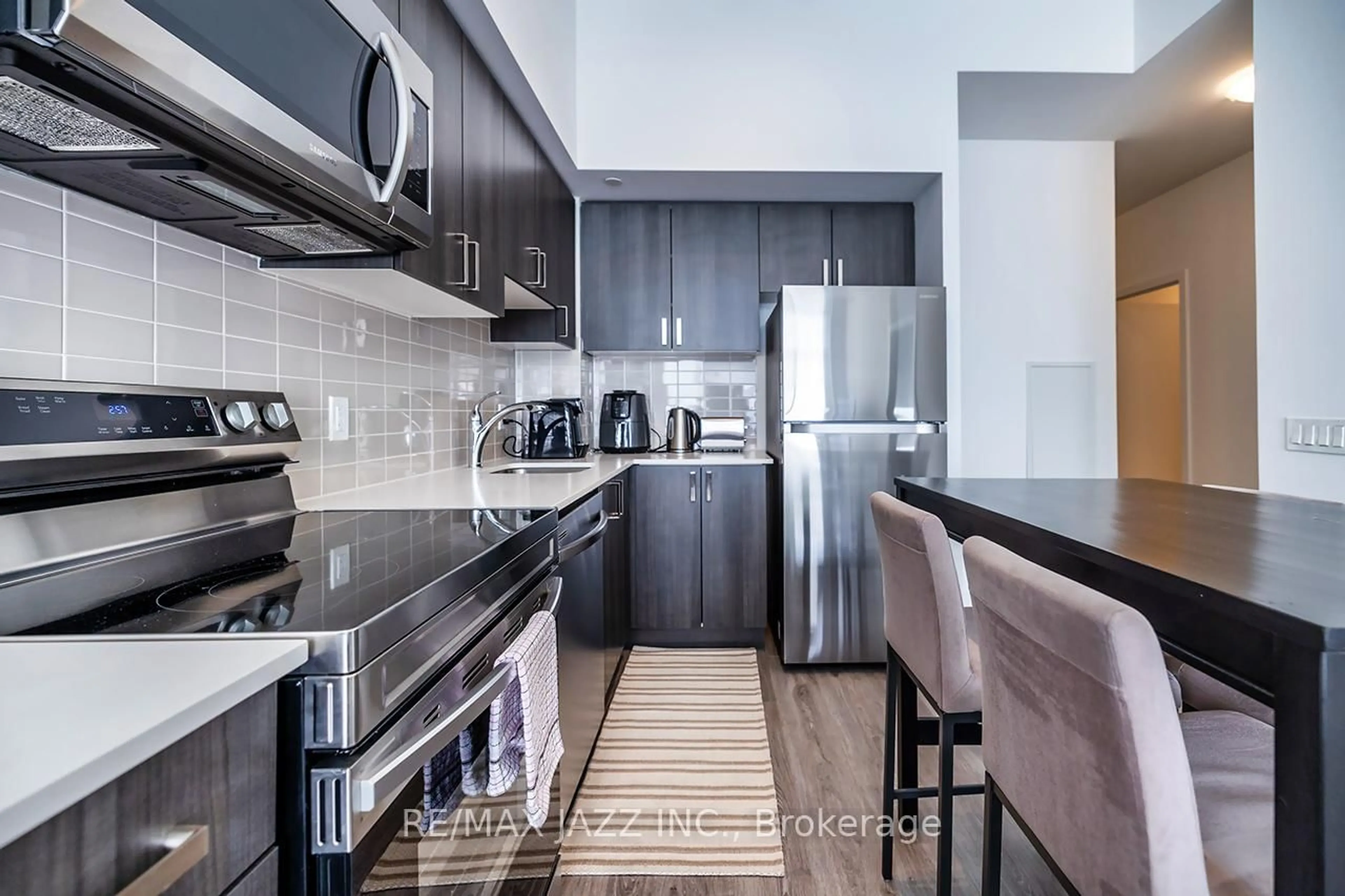 Contemporary kitchen, unknown for 1480 Bayly St #1703, Pickering Ontario L1W 0C2