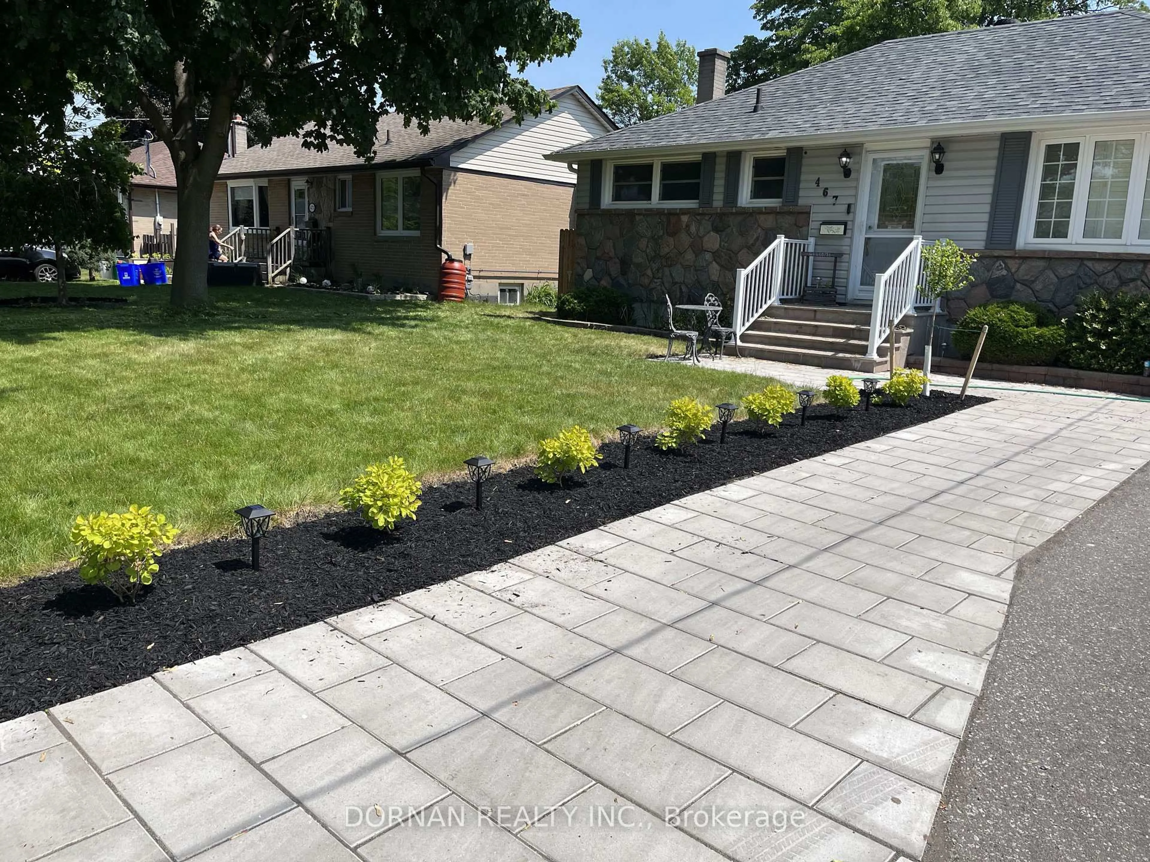 Patio, street for 467 Fernhill Blvd, Oshawa Ontario L1J 5J6