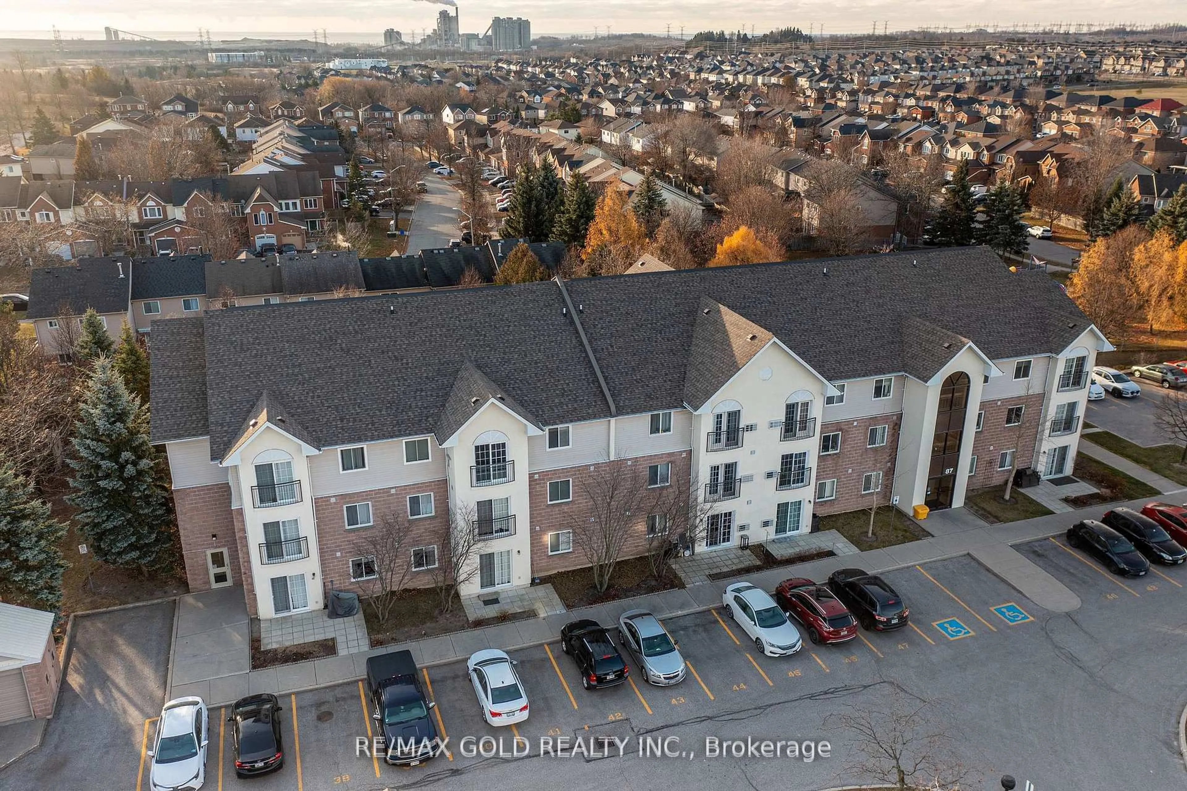 A pic from outside/outdoor area/front of a property/back of a property/a pic from drone, city buildings view from balcony for 87 Aspen Springs Dr #207, Clarington Ontario L1C 5J8