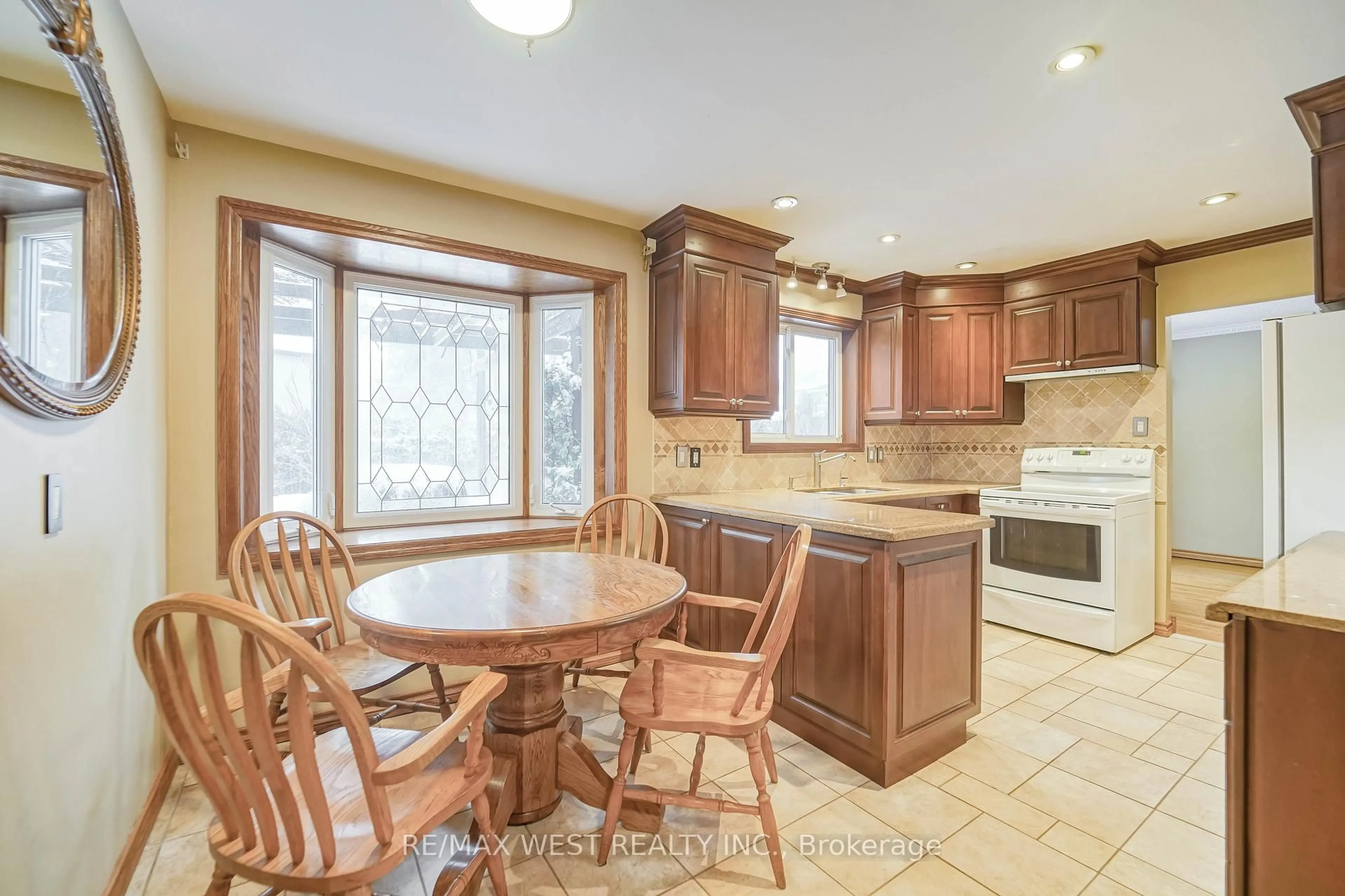 Open concept kitchen, ceramic/tile floor for 42 Belgreen Ave, Toronto Ontario M1S 1G4