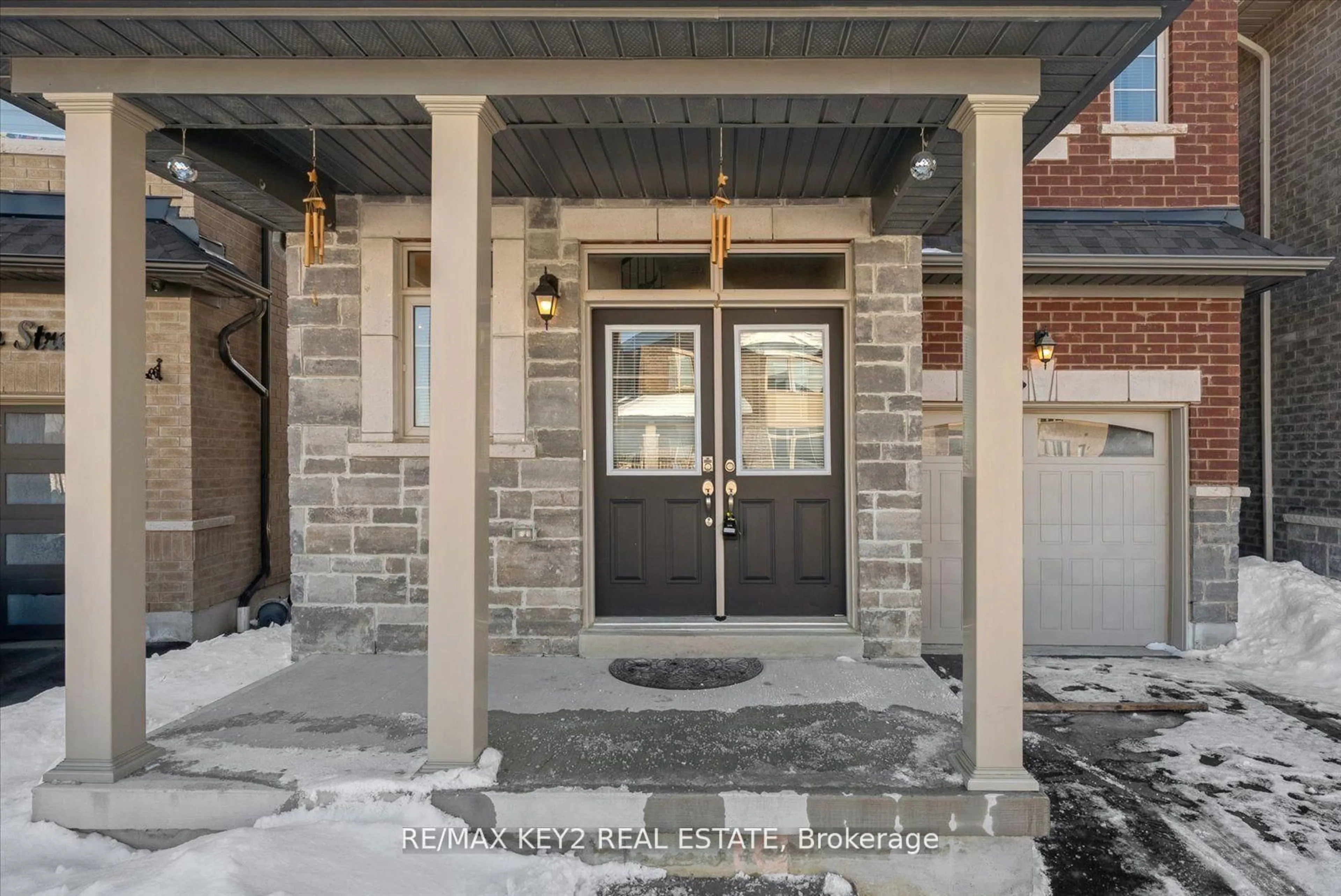 Indoor entryway for 1129 Cameo St, Pickering Ontario L1X 0L7