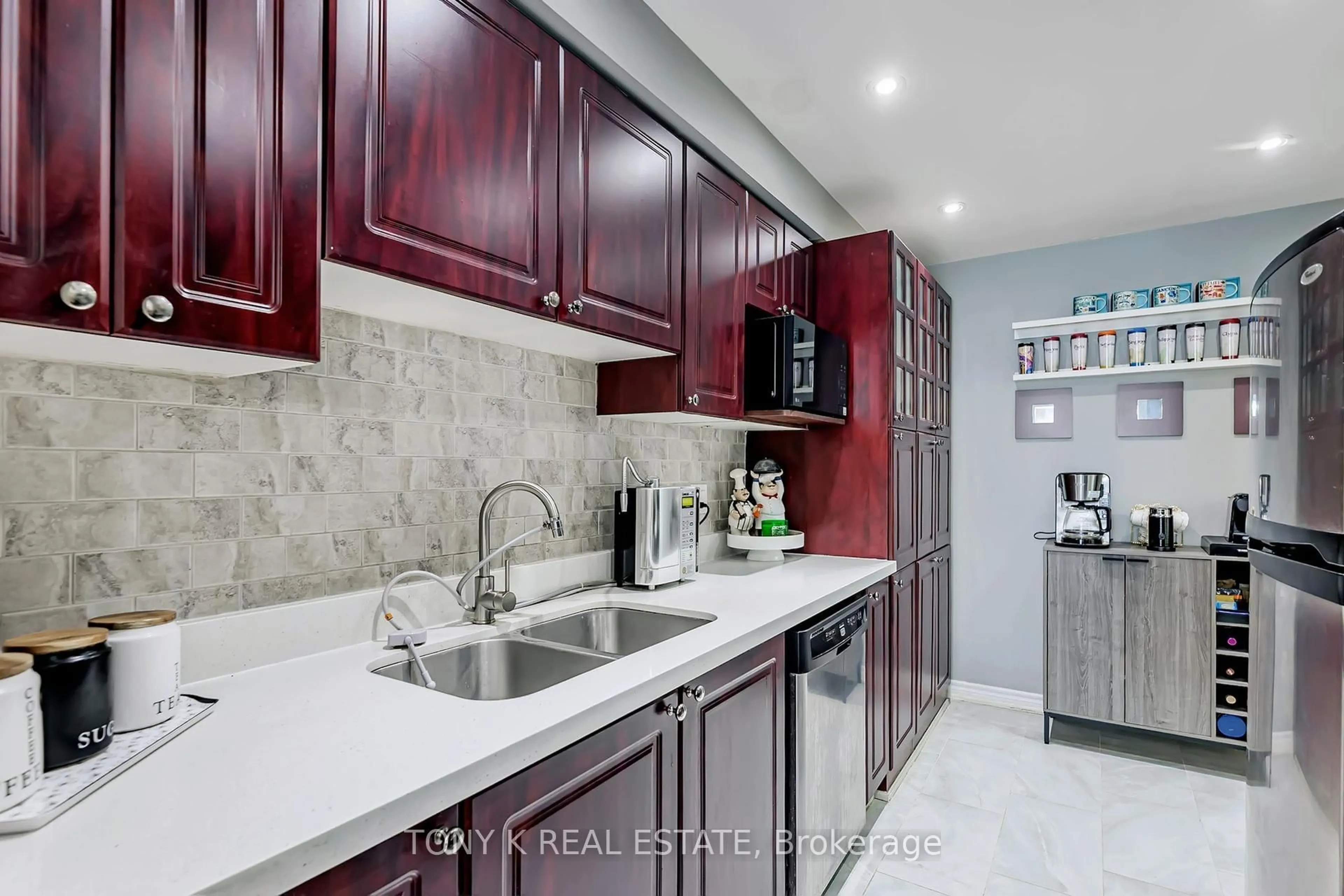 Standard kitchen, ceramic/tile floor for 90 Crockamhill Dr #37, Toronto Ontario M1S 2K9