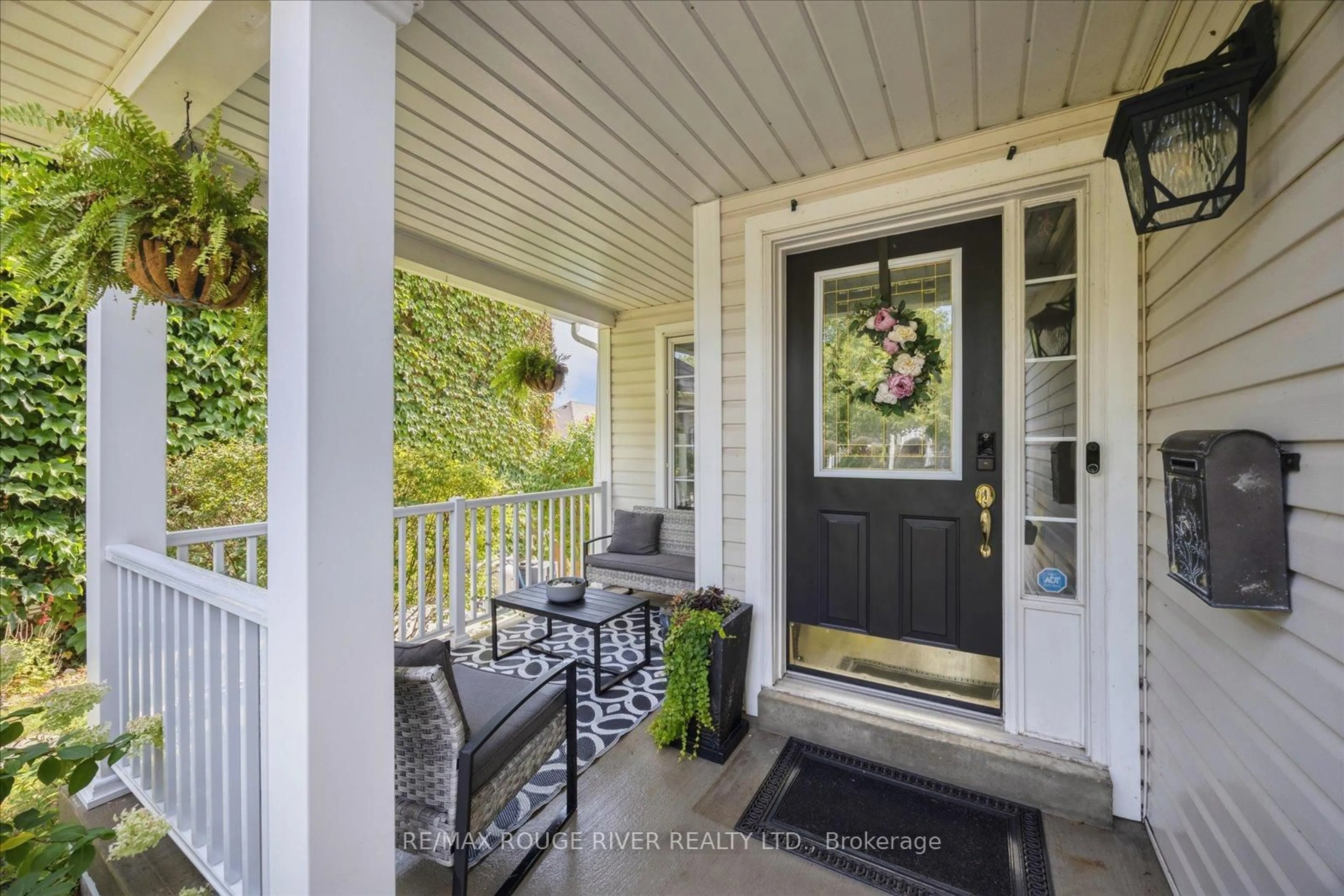 Indoor entryway for 47 Downey Dr, Whitby Ontario L1M 1J2