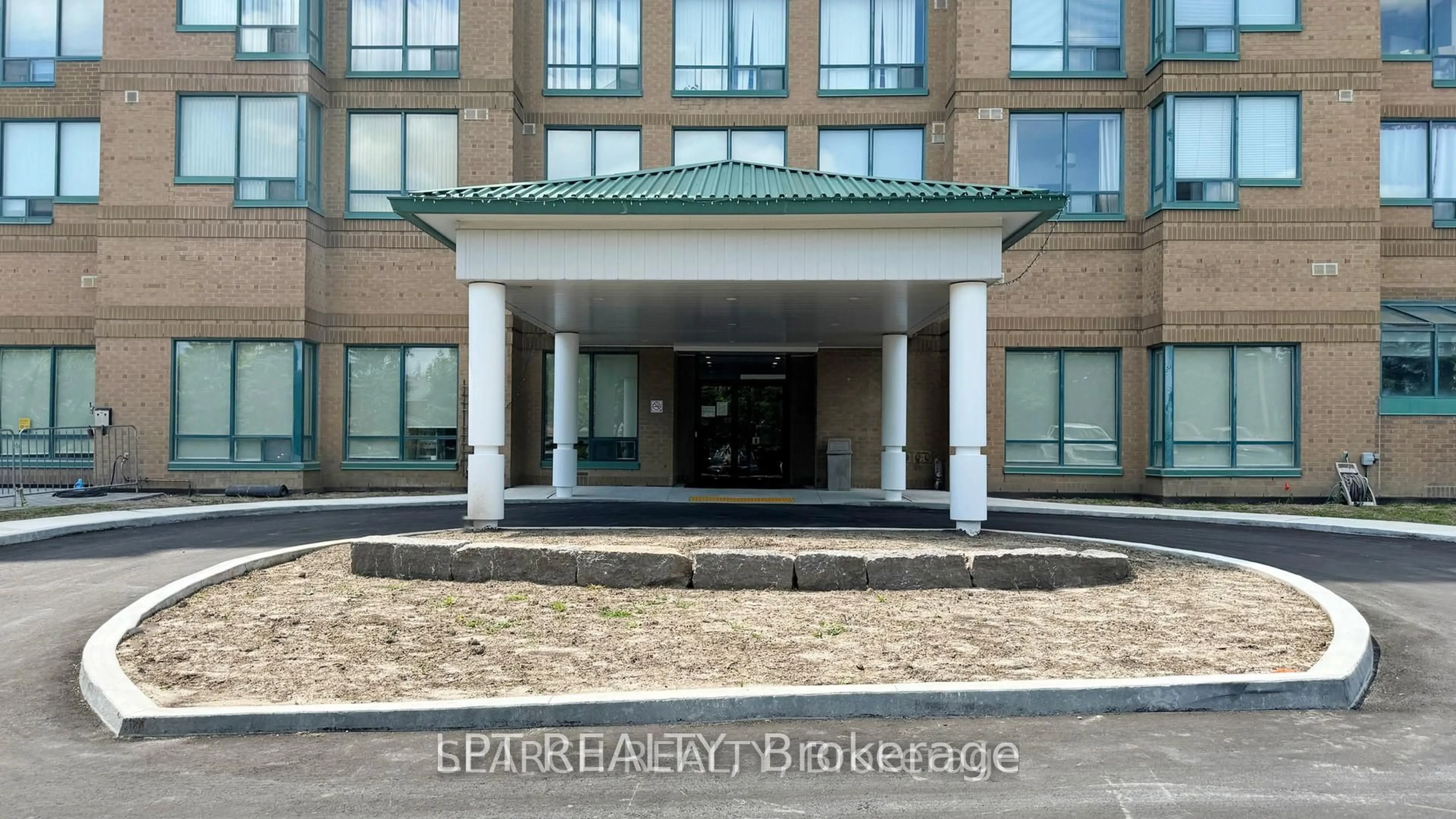 Unknown for 711 Rossland Rd #505, Whitby Ontario L1N 8Z1