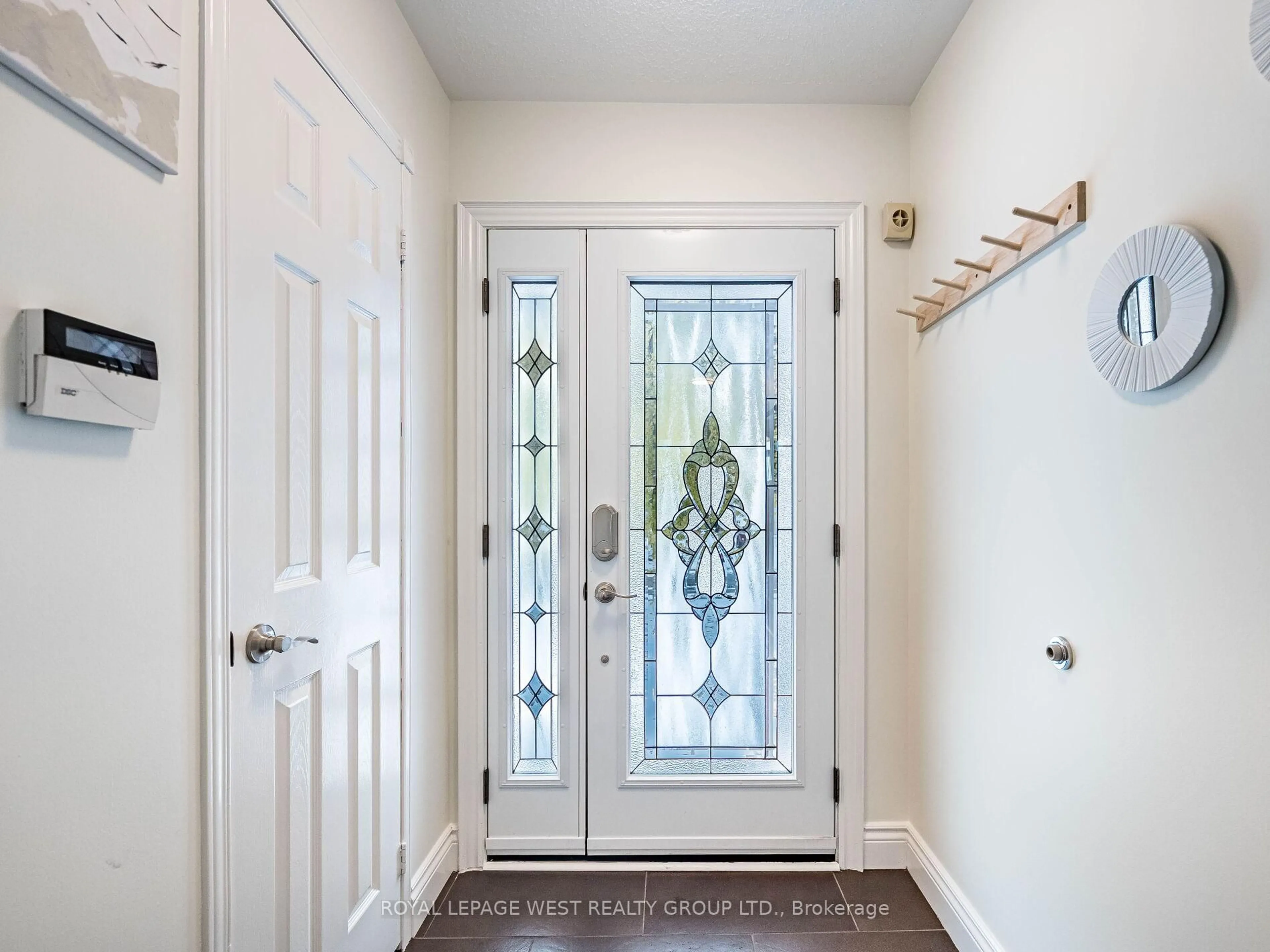 Indoor entryway for 52 Long Island Cres, Toronto Ontario M1C 5E4