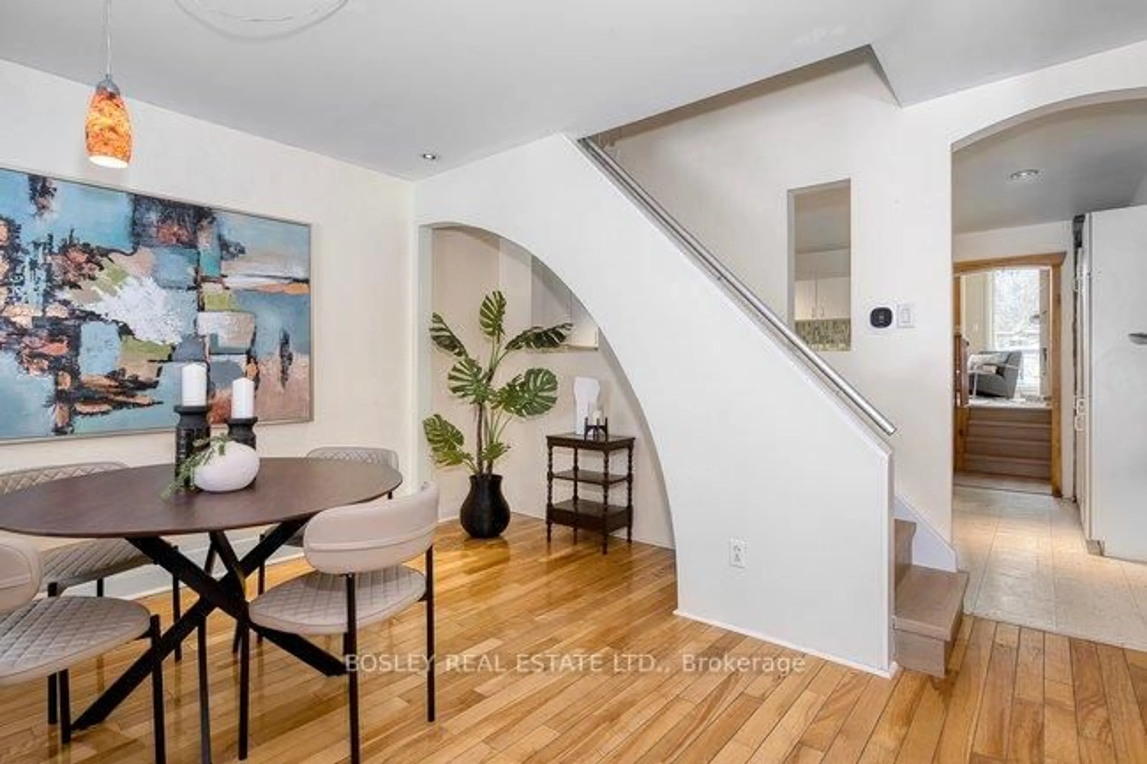 Indoor entryway for 25 Harriet St, Toronto Ontario M4L 2E8