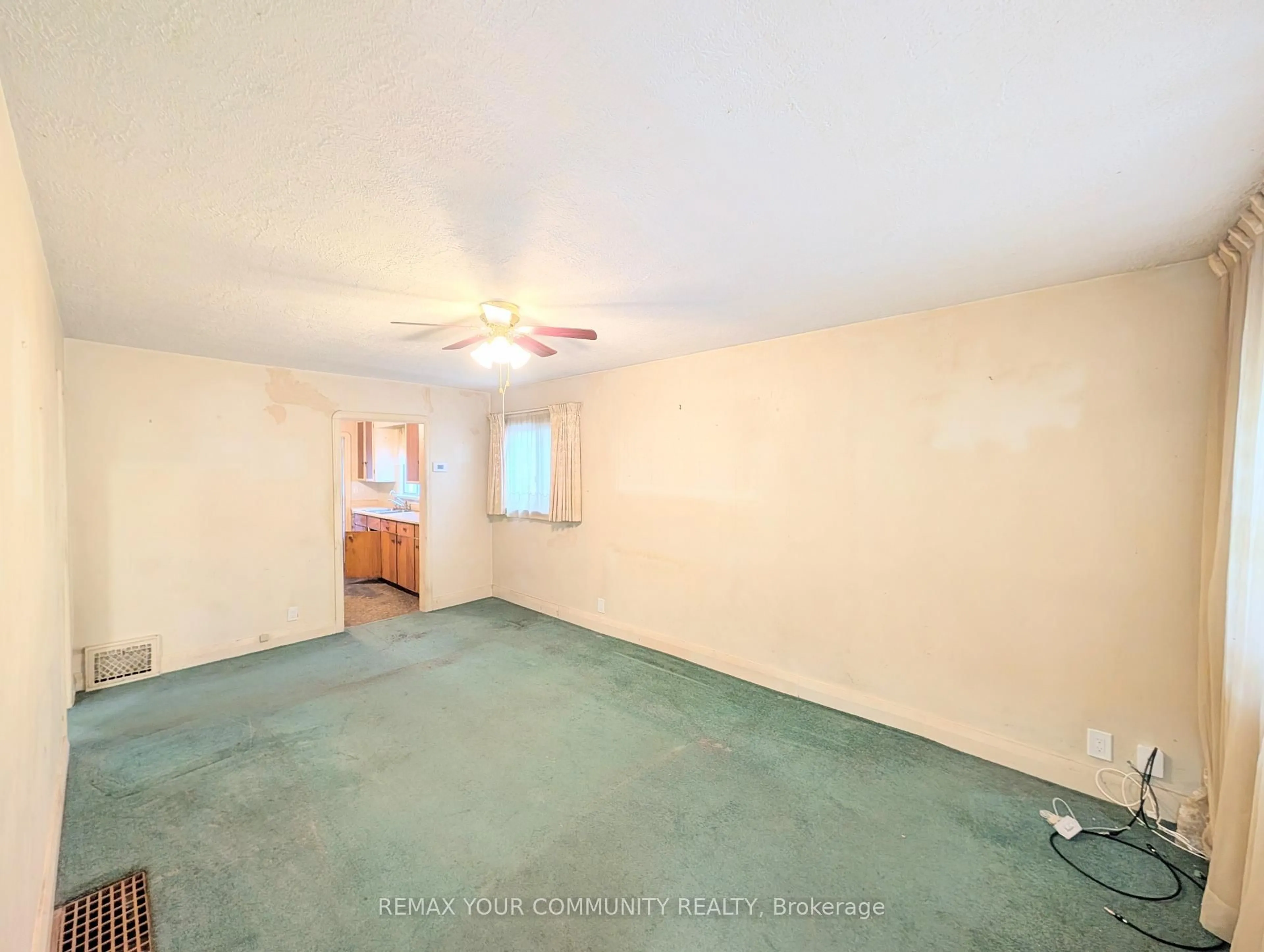 A pic of a room for 479 Dawes Rd, Toronto Ontario M4B 2G5