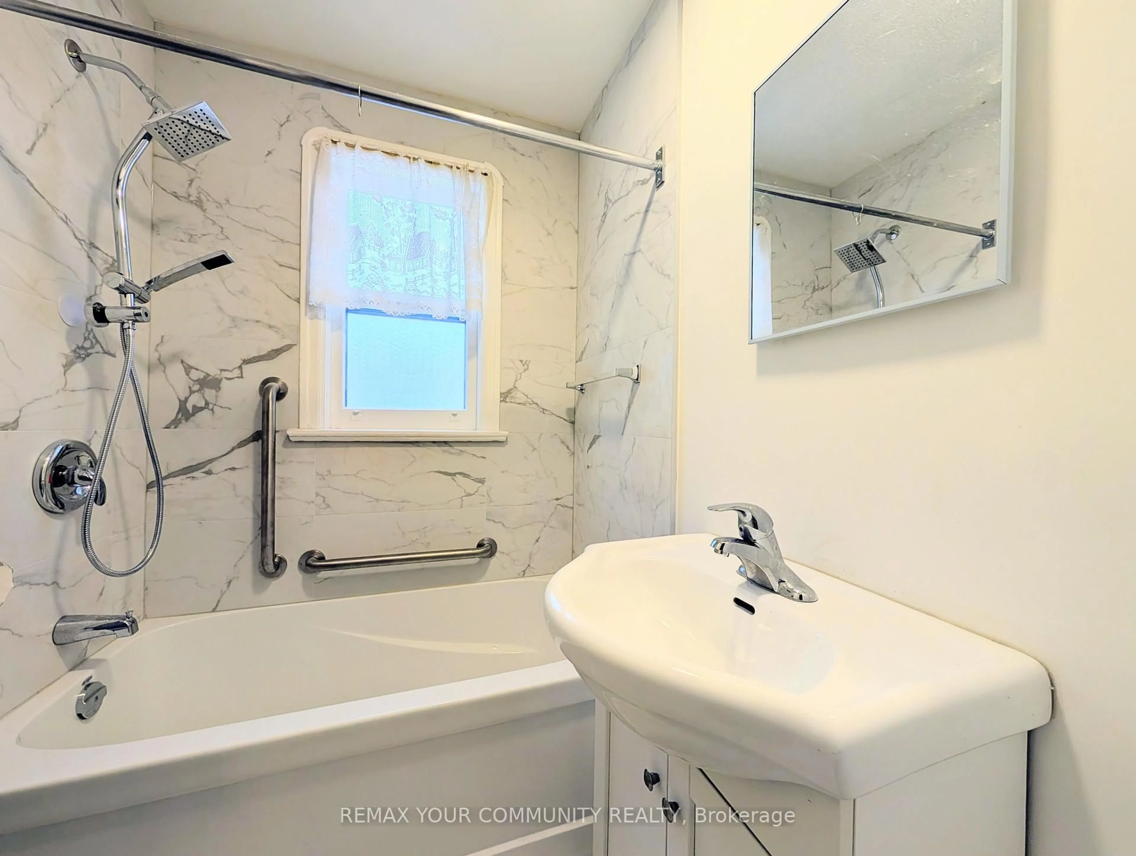 Standard bathroom, ceramic/tile floor for 479 Dawes Rd, Toronto Ontario M4B 2G5