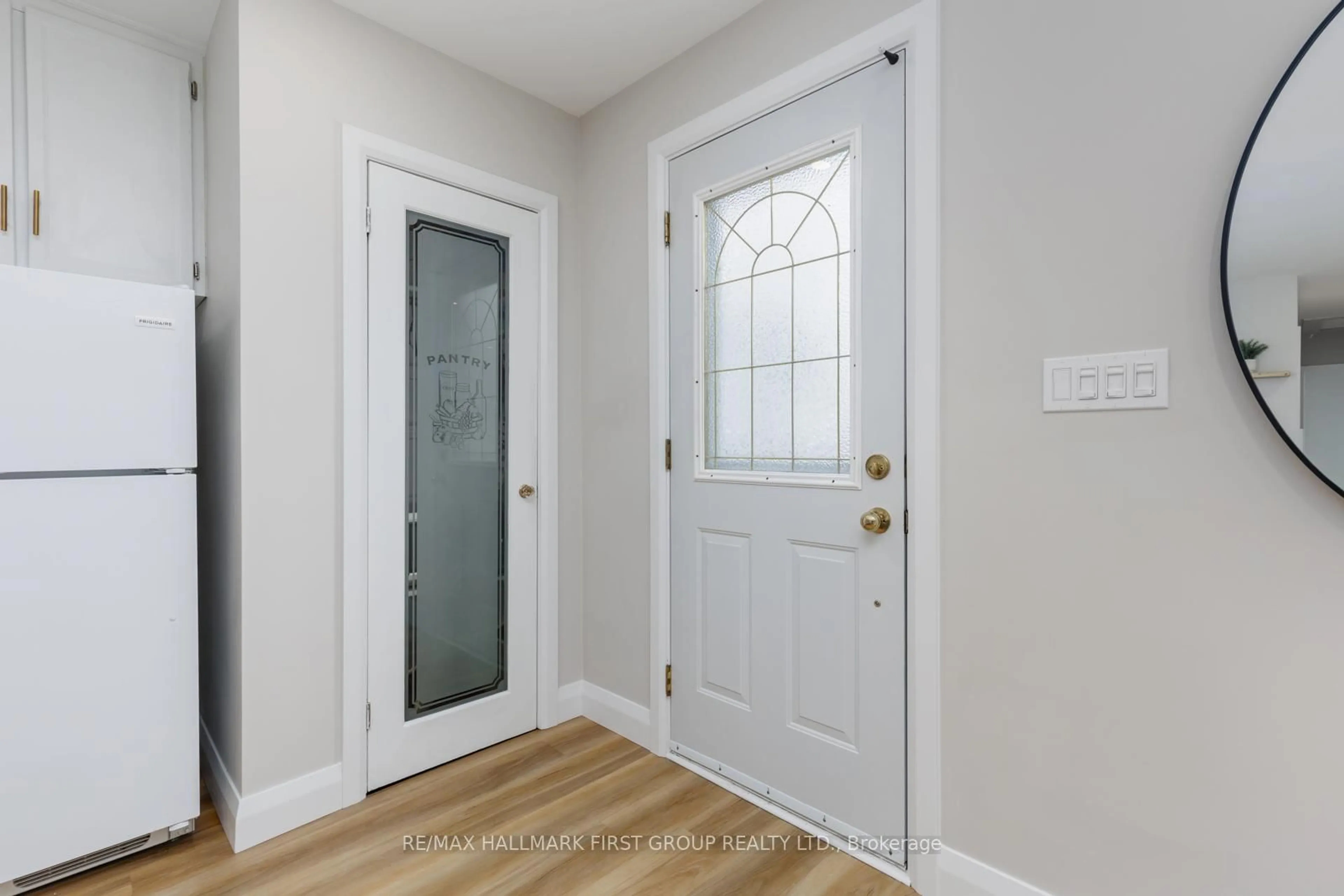 Indoor entryway for 304 Farewell St, Oshawa Ontario L1H 6L9