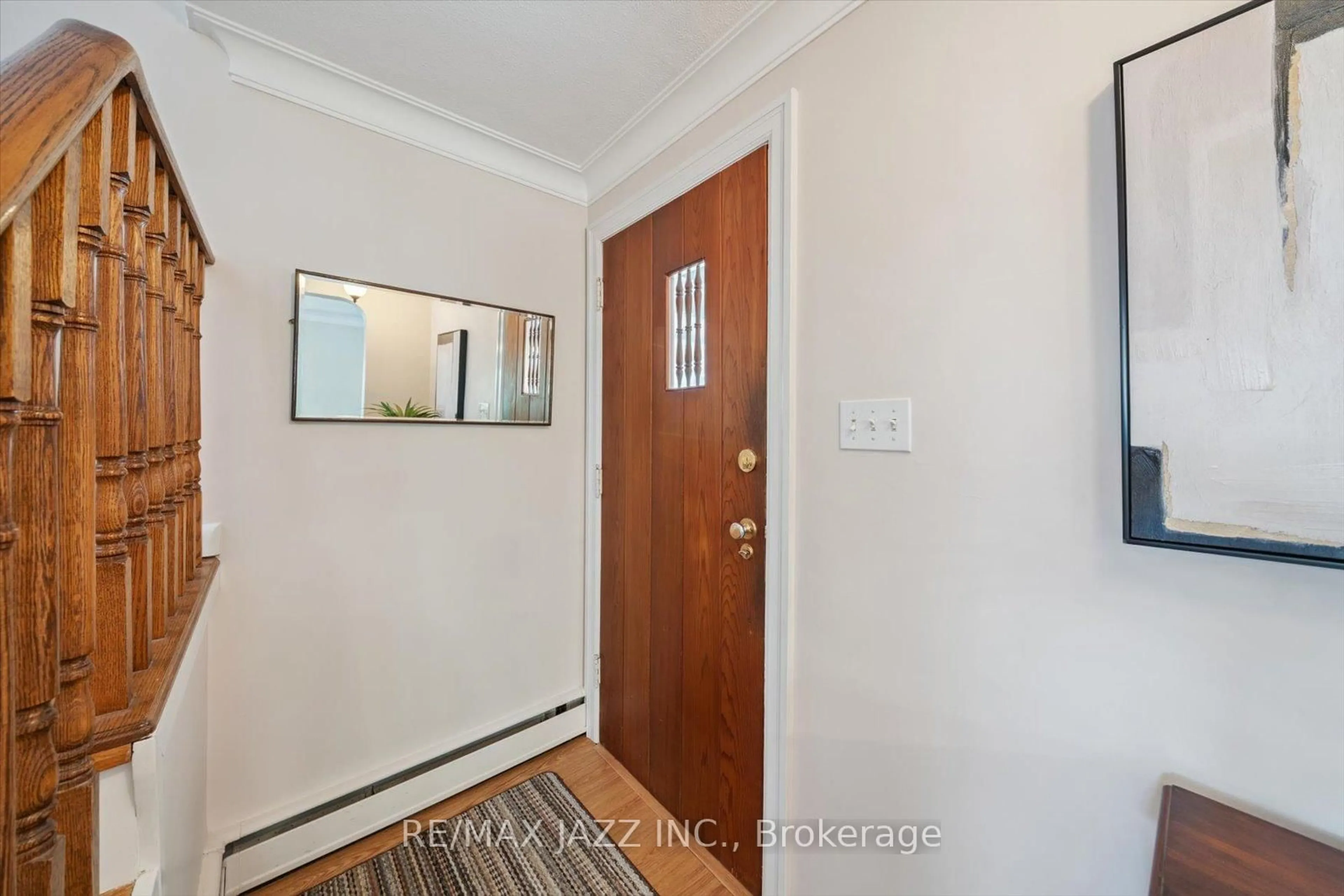 Indoor entryway for 640 Mary St, Oshawa Ontario L1G 5E9