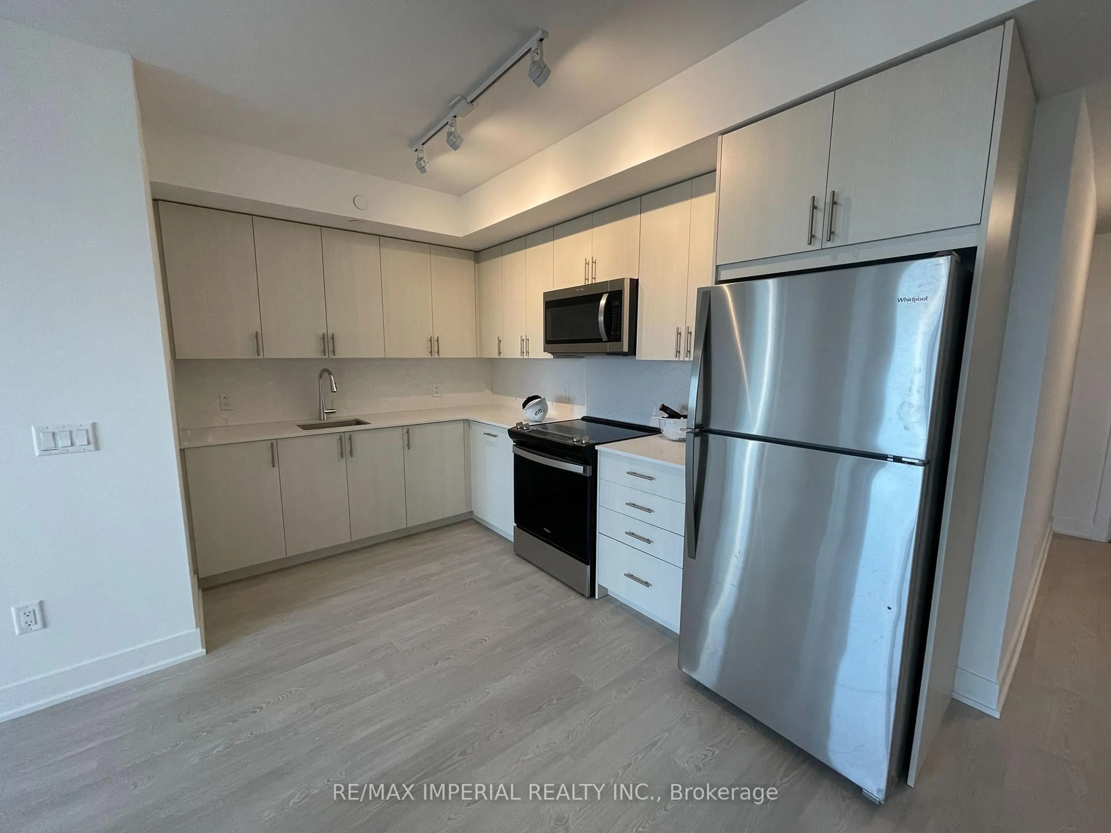 Standard kitchen, unknown for 2545 Simcoe St #808, Oshawa Ontario L1L 0W3