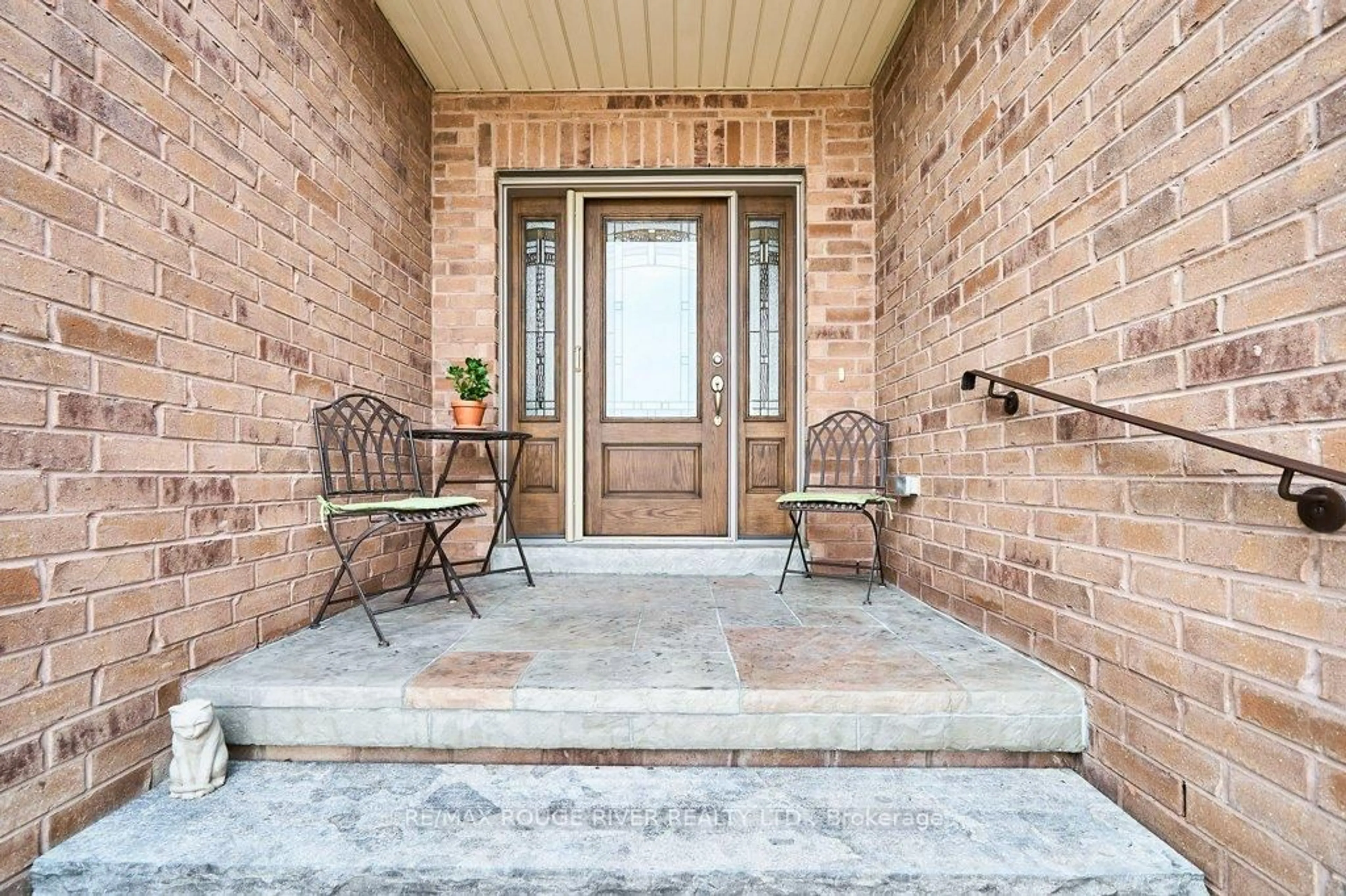 Indoor entryway for 122 Southcrest Dr, Scugog Ontario L9L 1B6