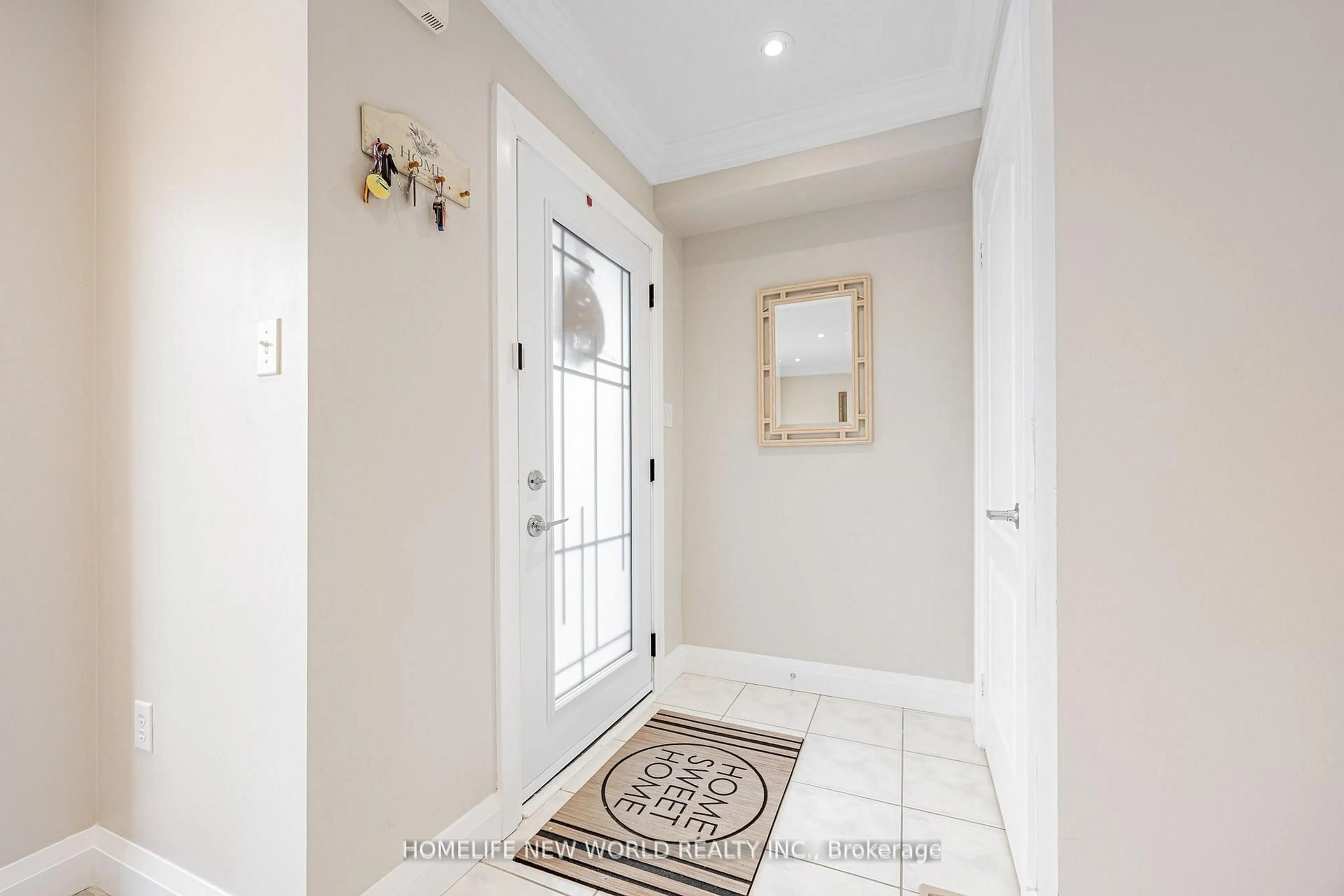 Indoor entryway for 7 Batt Cres, Ajax Ontario L1T 4M2