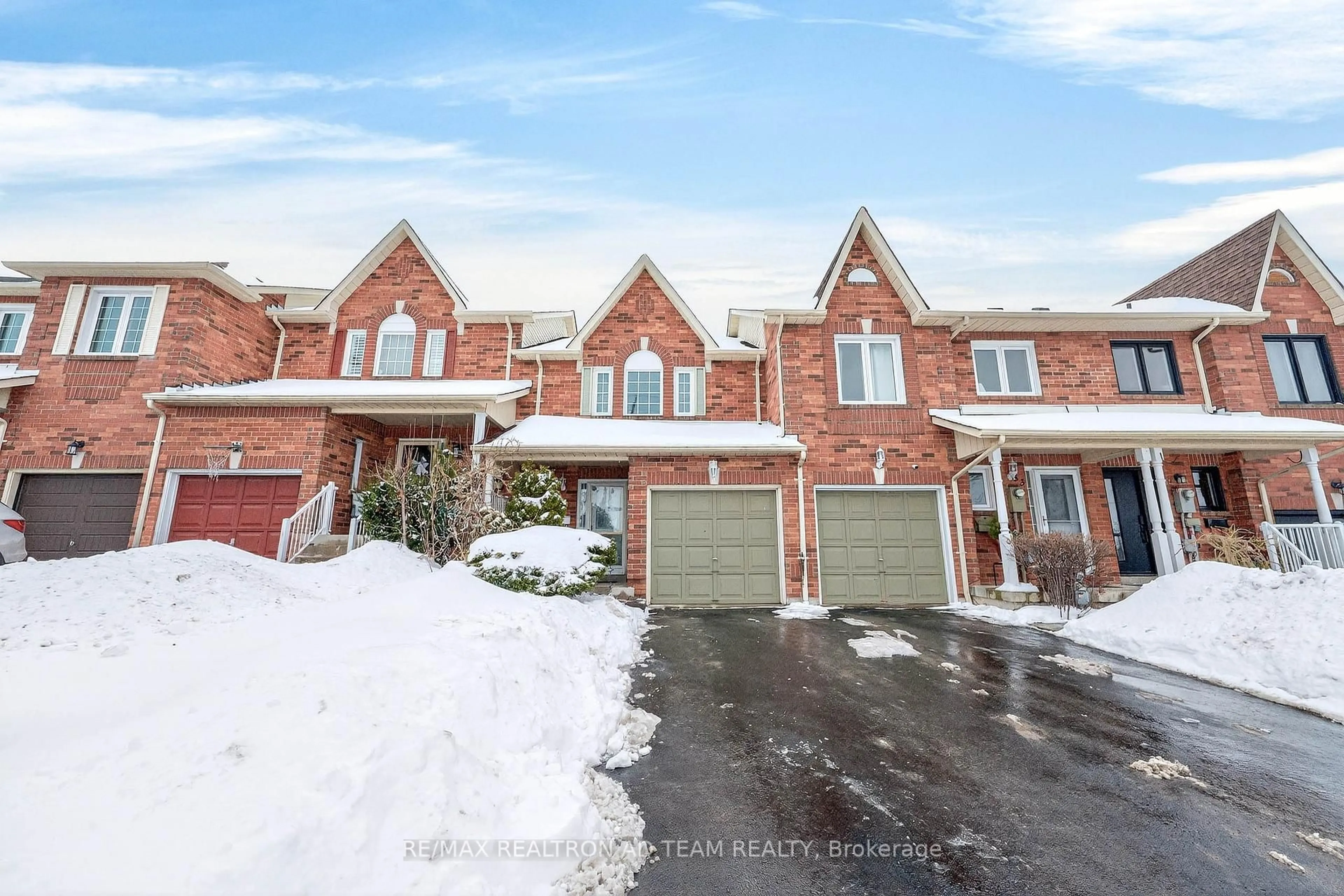 A pic from outside/outdoor area/front of a property/back of a property/a pic from drone, street for 81 Smales Dr, Ajax Ontario L1Z 1G6
