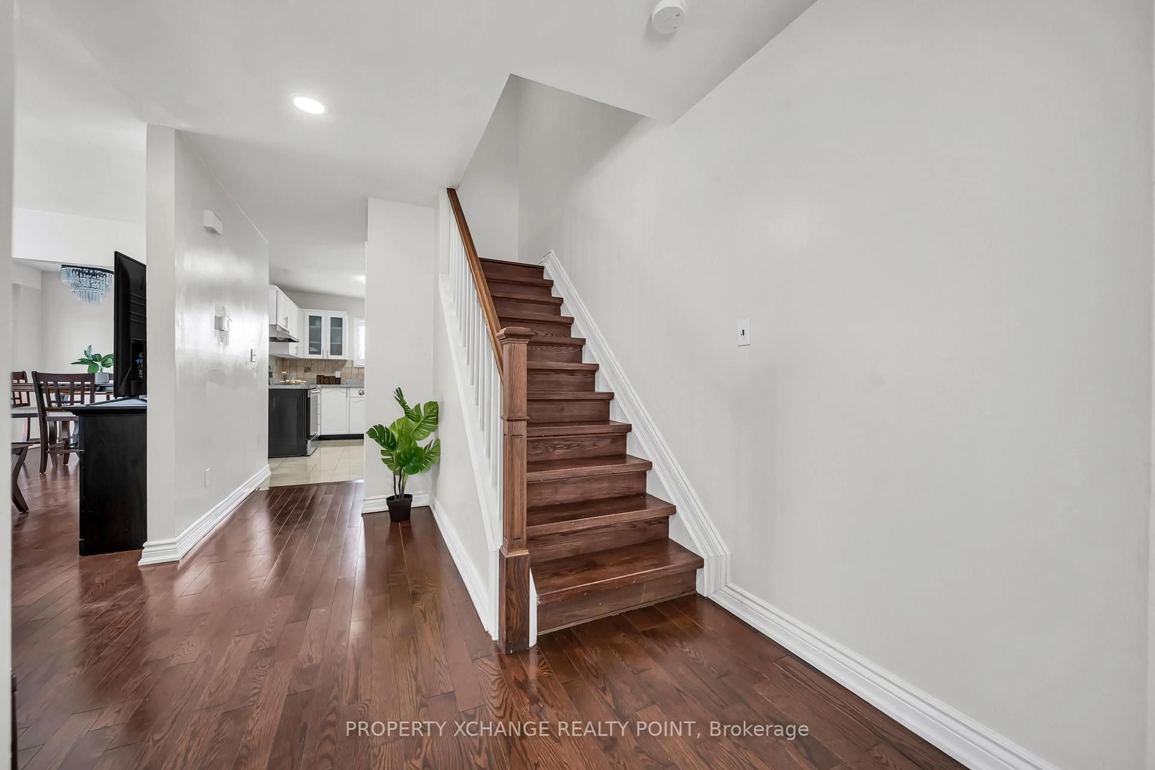 Stairs for 12 Waverly St, Oshawa Ontario L1J 5T7