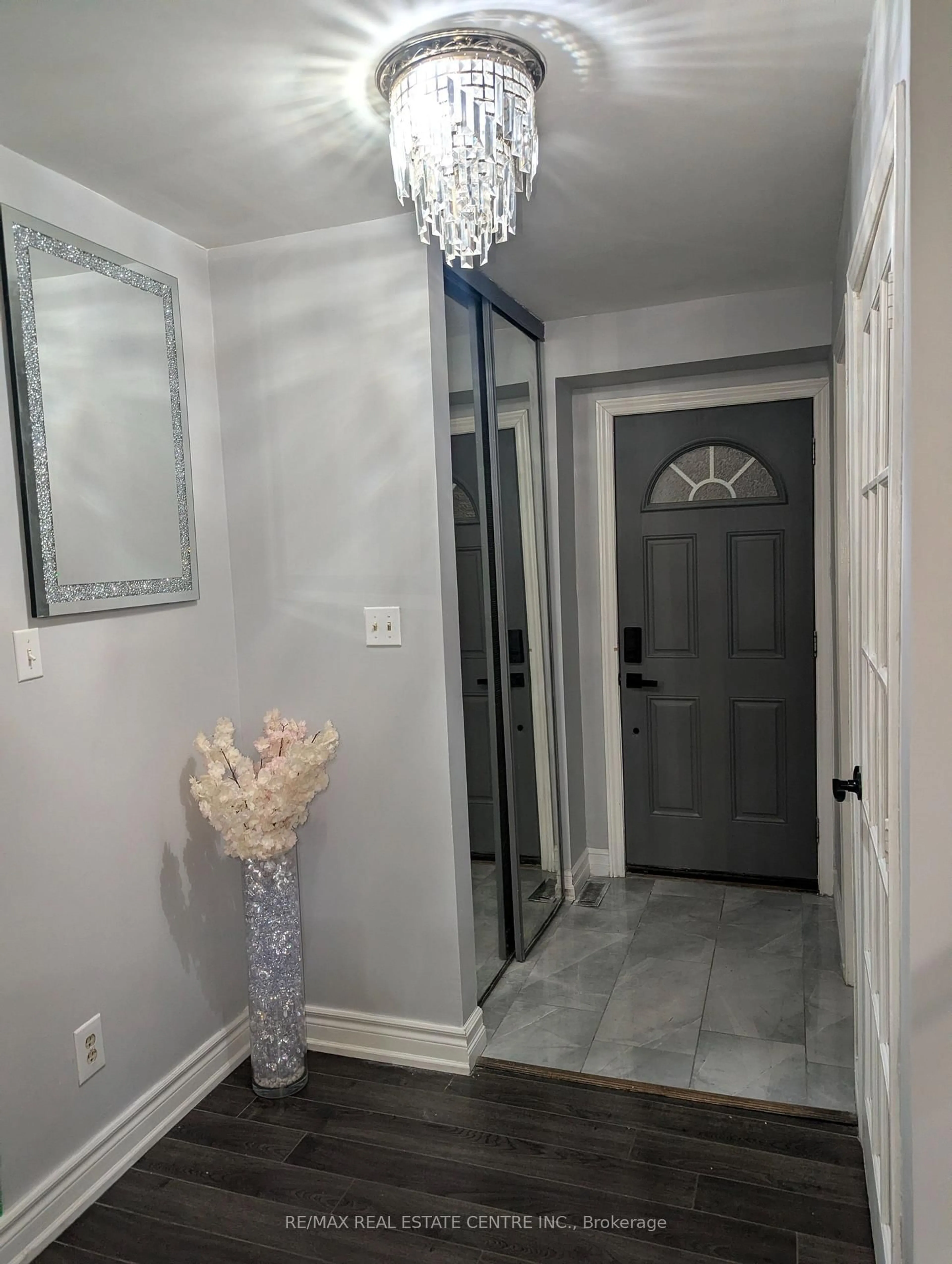 Indoor entryway for 130 Wright Cres, Ajax Ontario L1S 6X7