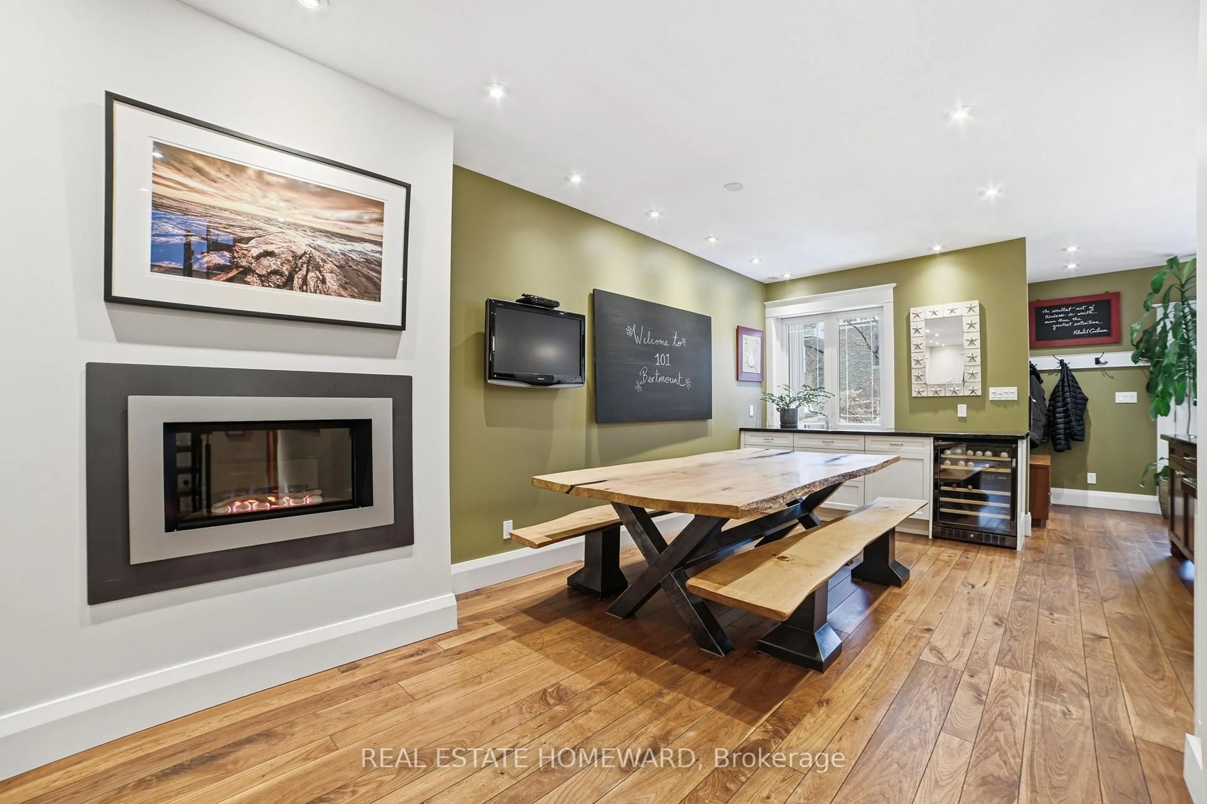 Unknown for 101 Bertmount Ave, Toronto Ontario M4M 2X8