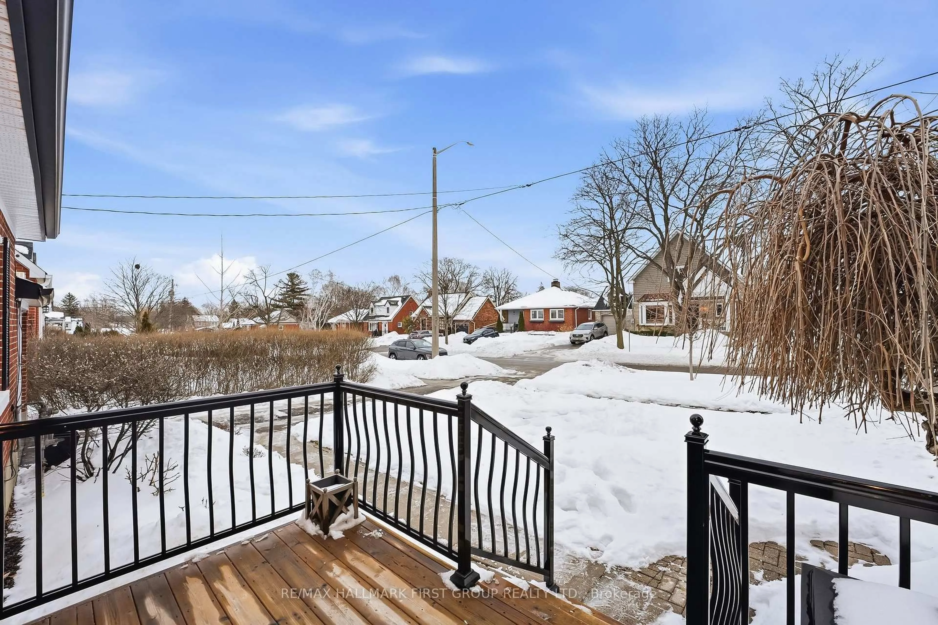 Patio, street for 98 Sutherland Ave, Oshawa Ontario L1G 2G5