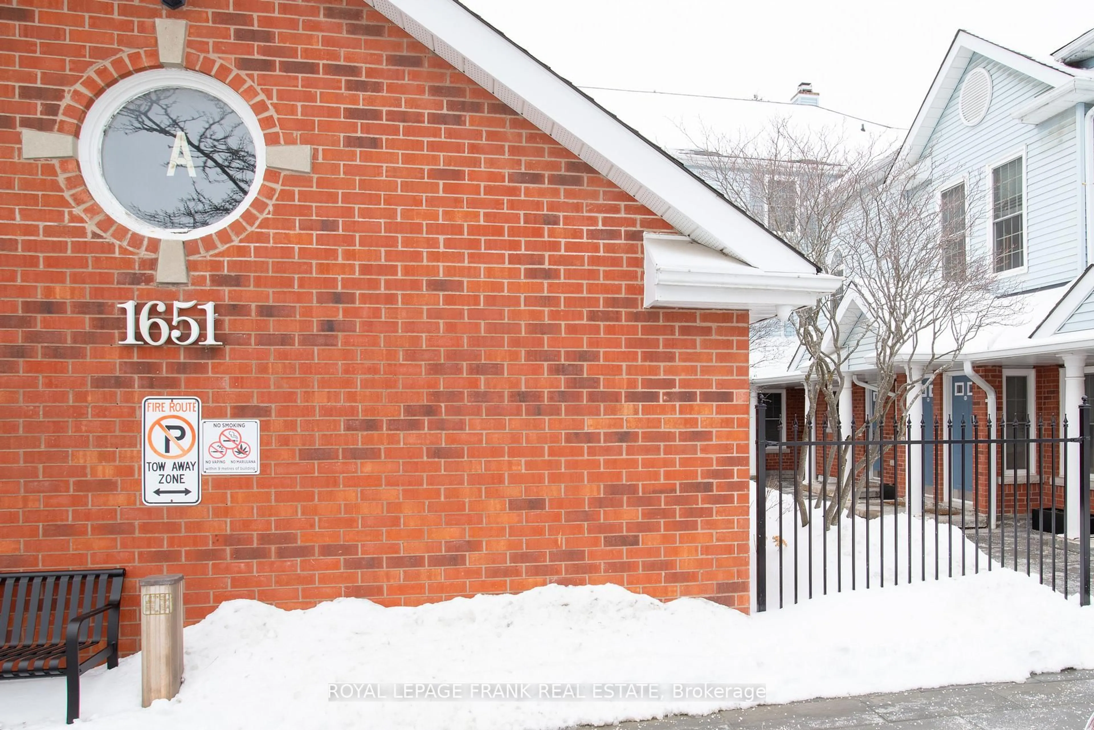 Indoor foyer for 1651 Nash Rd #A15, Clarington Ontario L1E 1S8