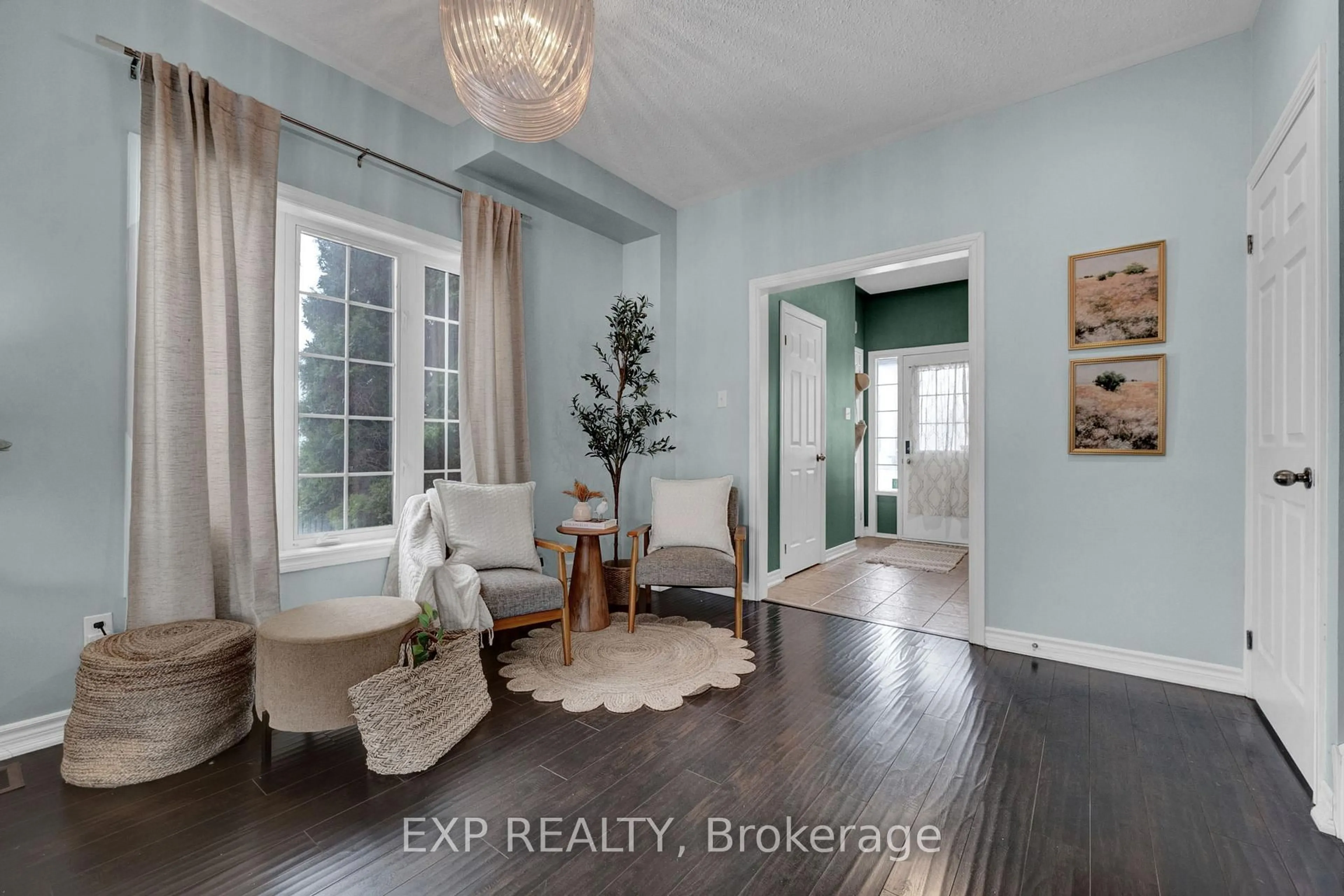 Indoor entryway for 34 Taft Pl, Clarington Ontario L1C 5M6