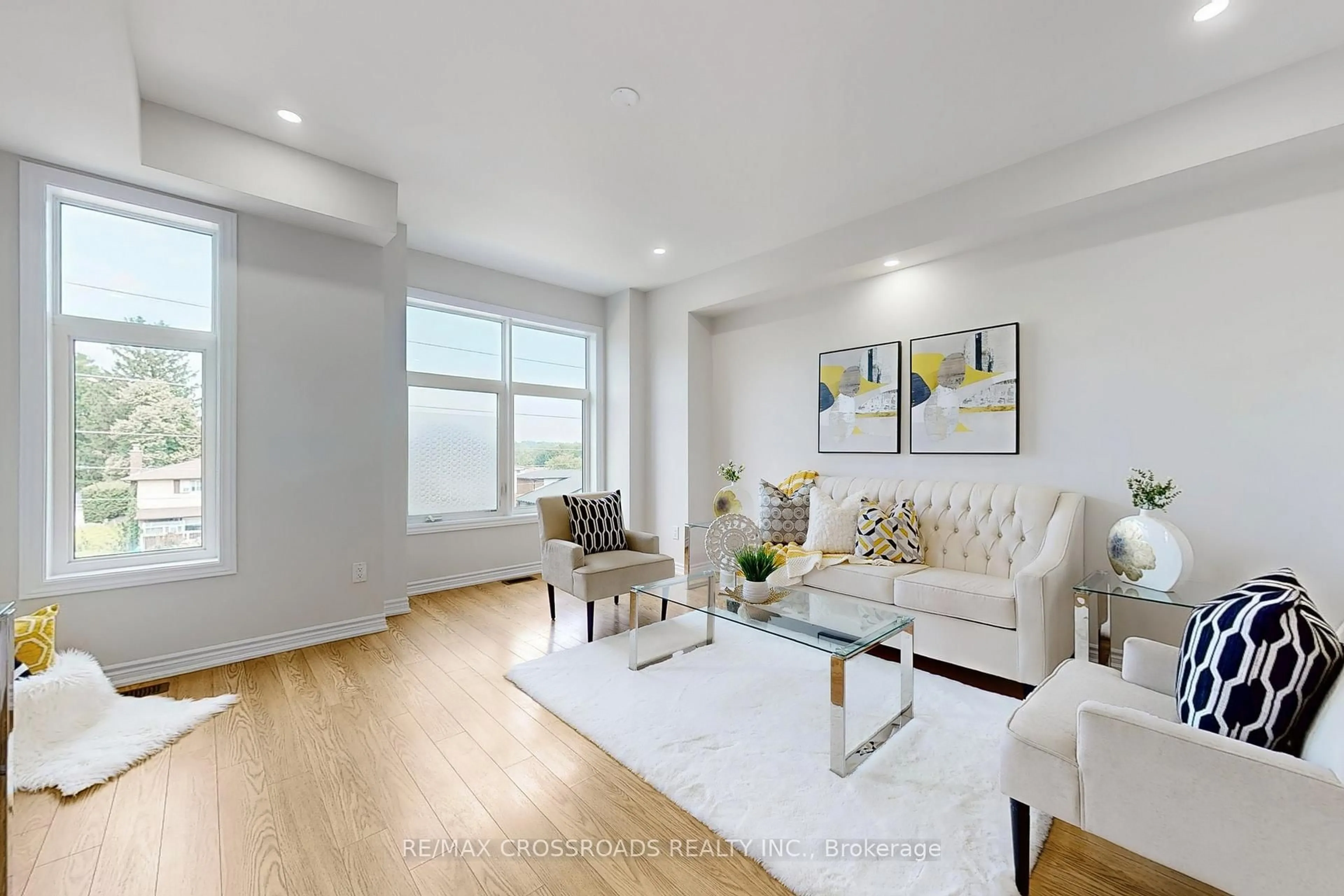 Living room with furniture, unknown for 384 Okanagan Path, Oshawa Ontario L1H 0B1