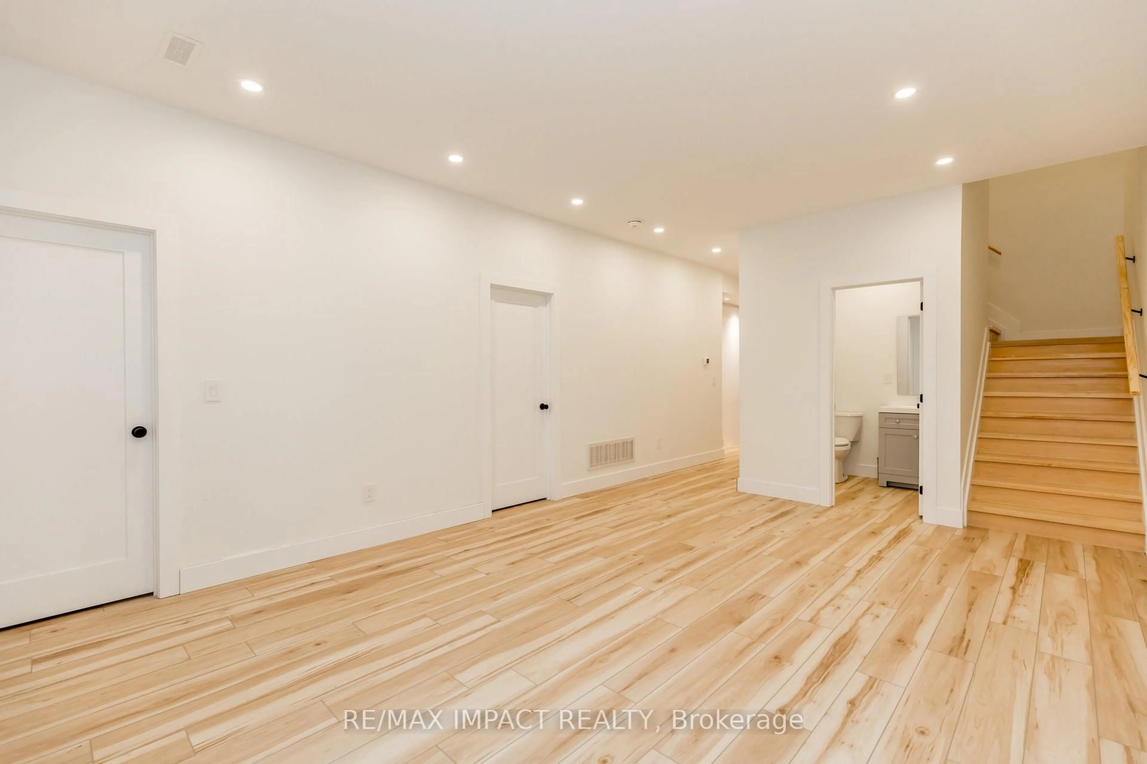 A pic of a room for 781 Oliva St, Pickering Ontario L1W 2V9