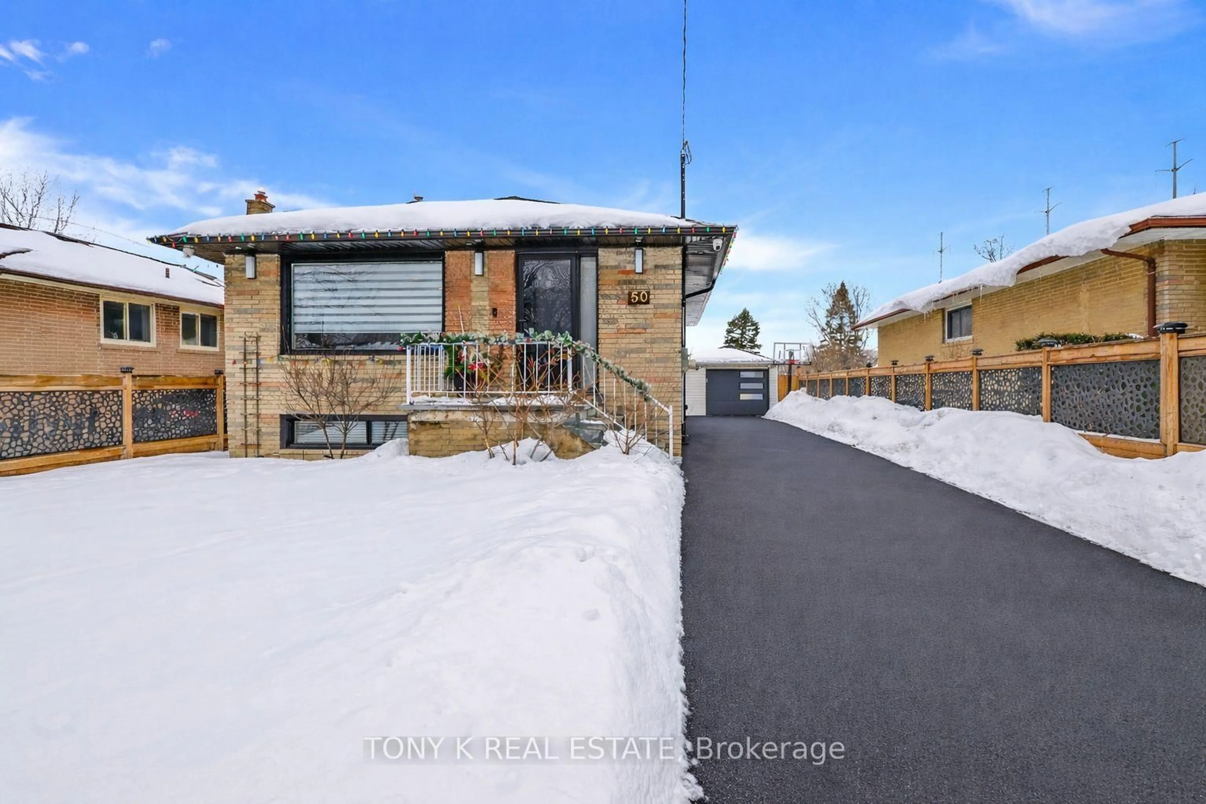 A pic from outside/outdoor area/front of a property/back of a property/a pic from drone, street for 50 Ranstone Gdns, Toronto Ontario M1K 2T4