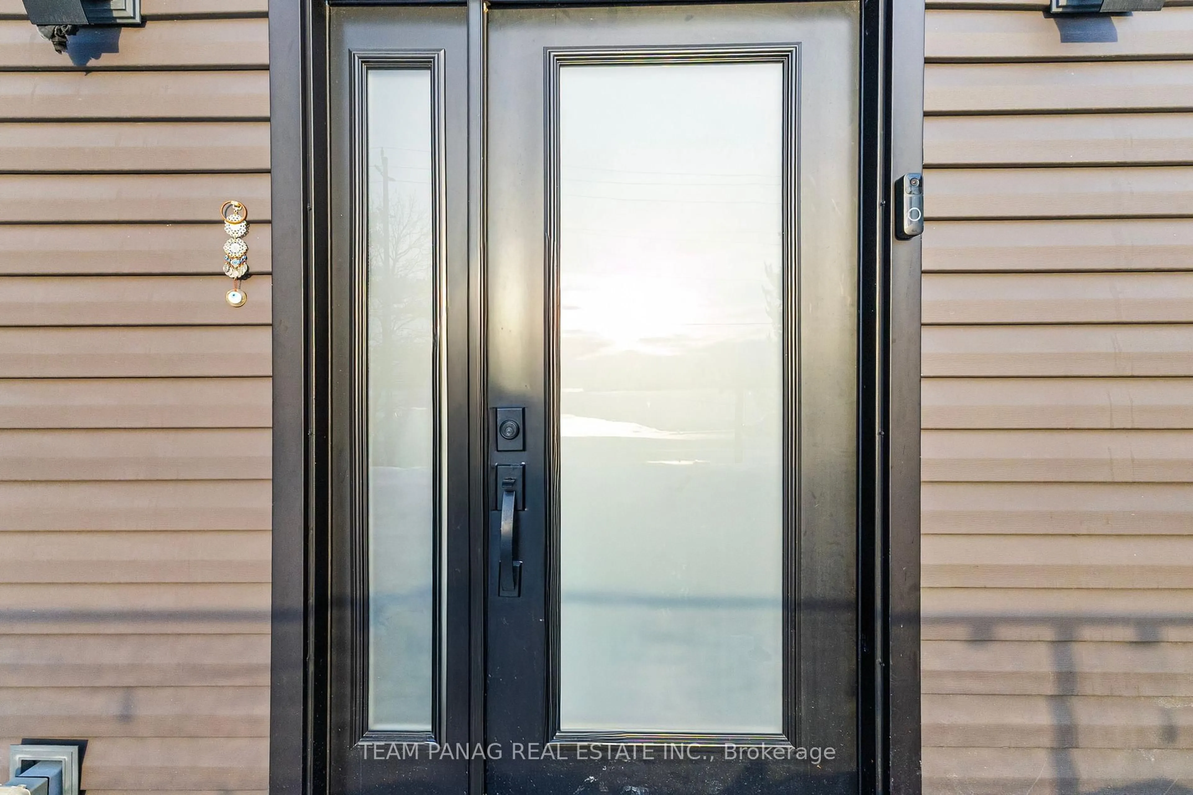 Indoor entryway for 11561 Russell Rd, Scugog Ontario L9L 1B3