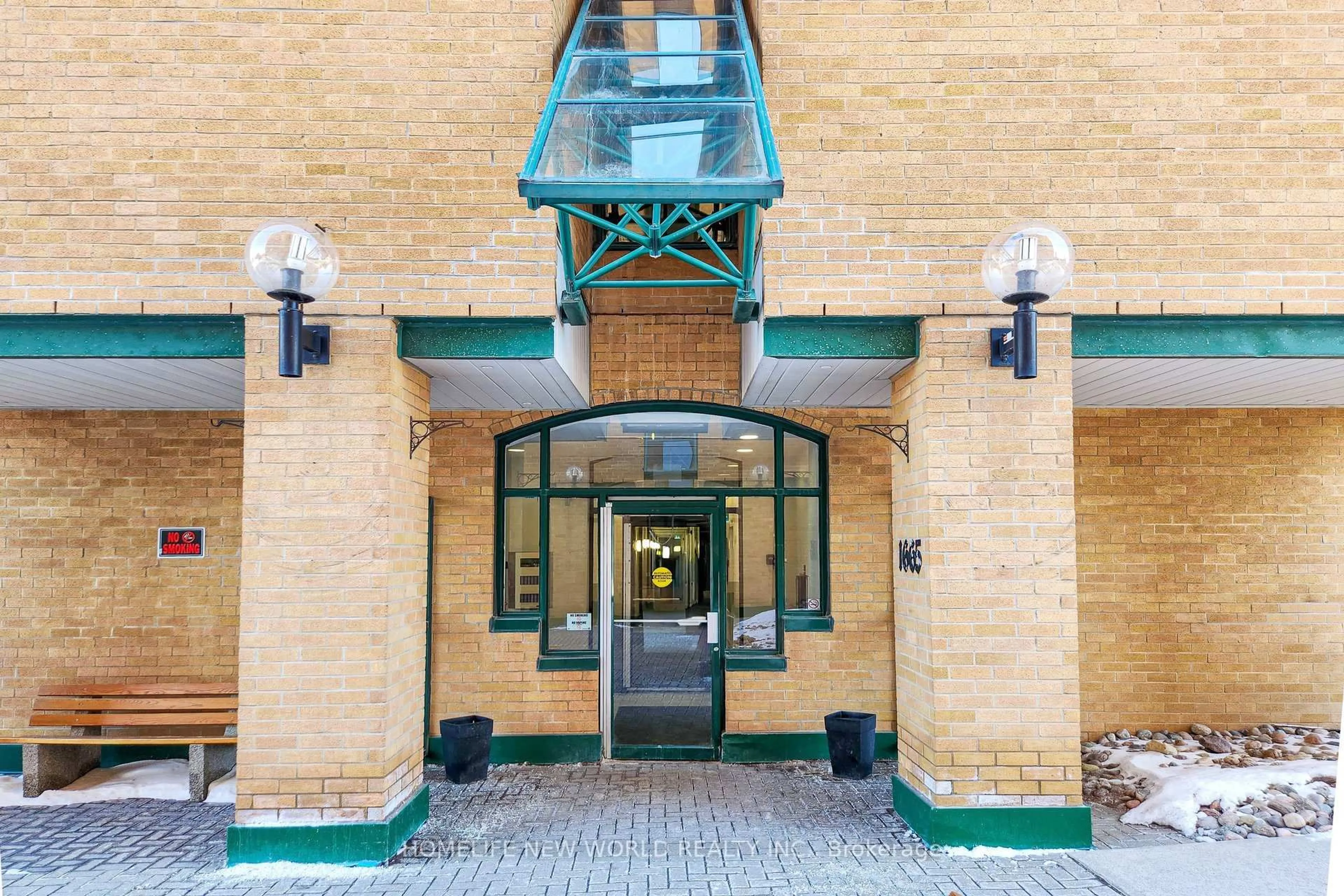 Indoor foyer for 1665 Pickering Pkwy #712, Pickering Ontario L1V 6L4