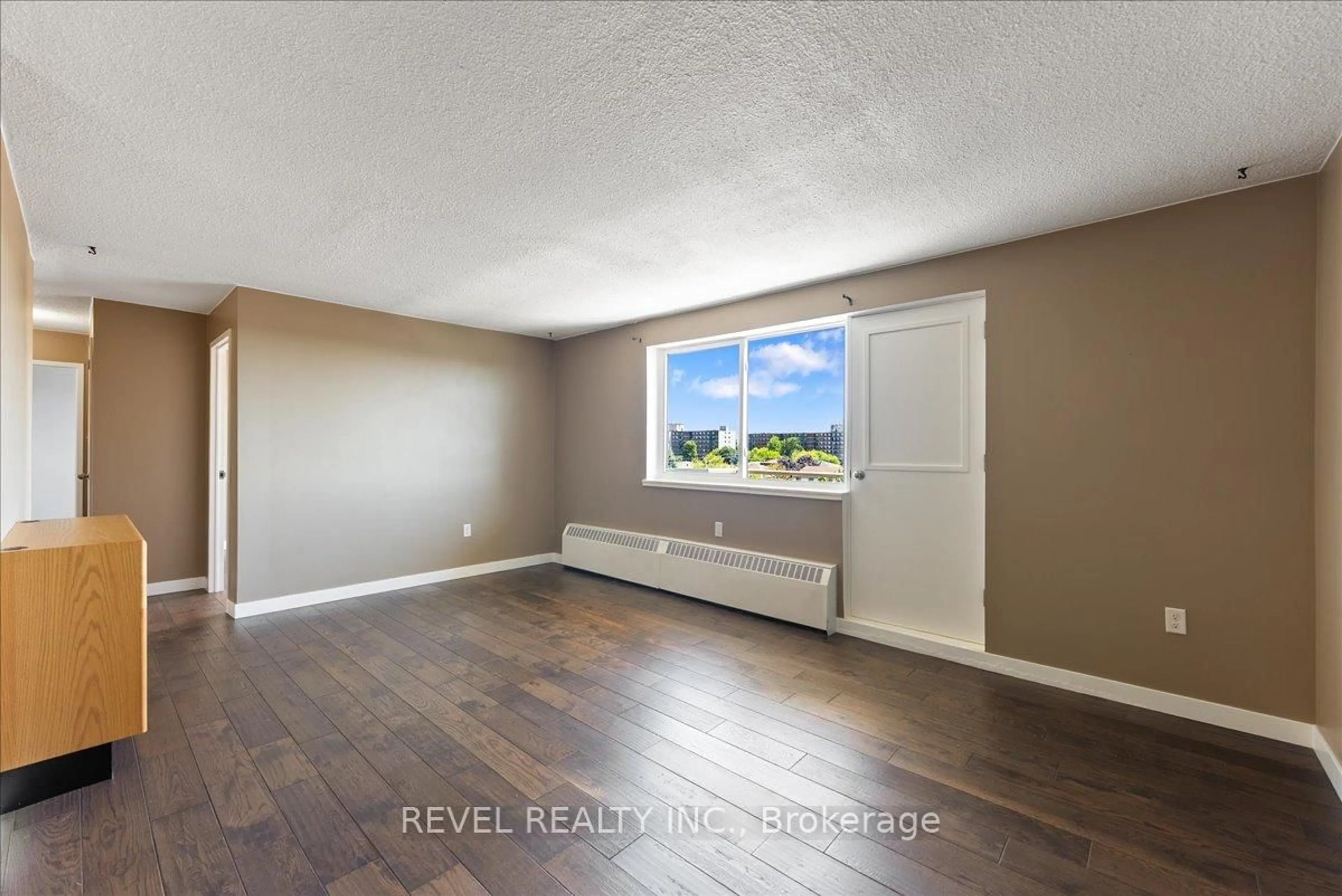 A pic of a room for 936 Glen St #508, Oshawa Ontario L1J 5Z7