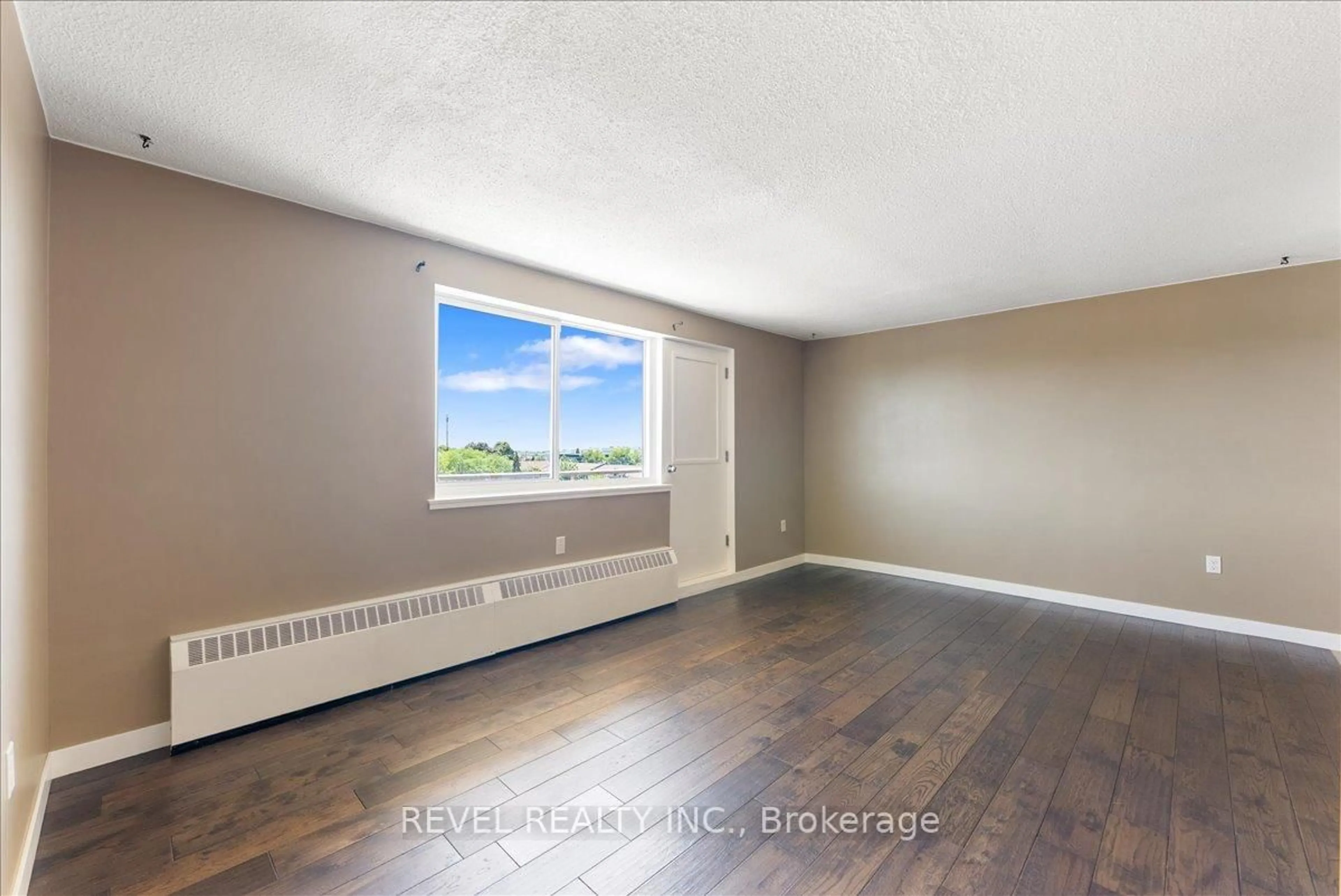 A pic of a room for 936 Glen St #508, Oshawa Ontario L1J 5Z7