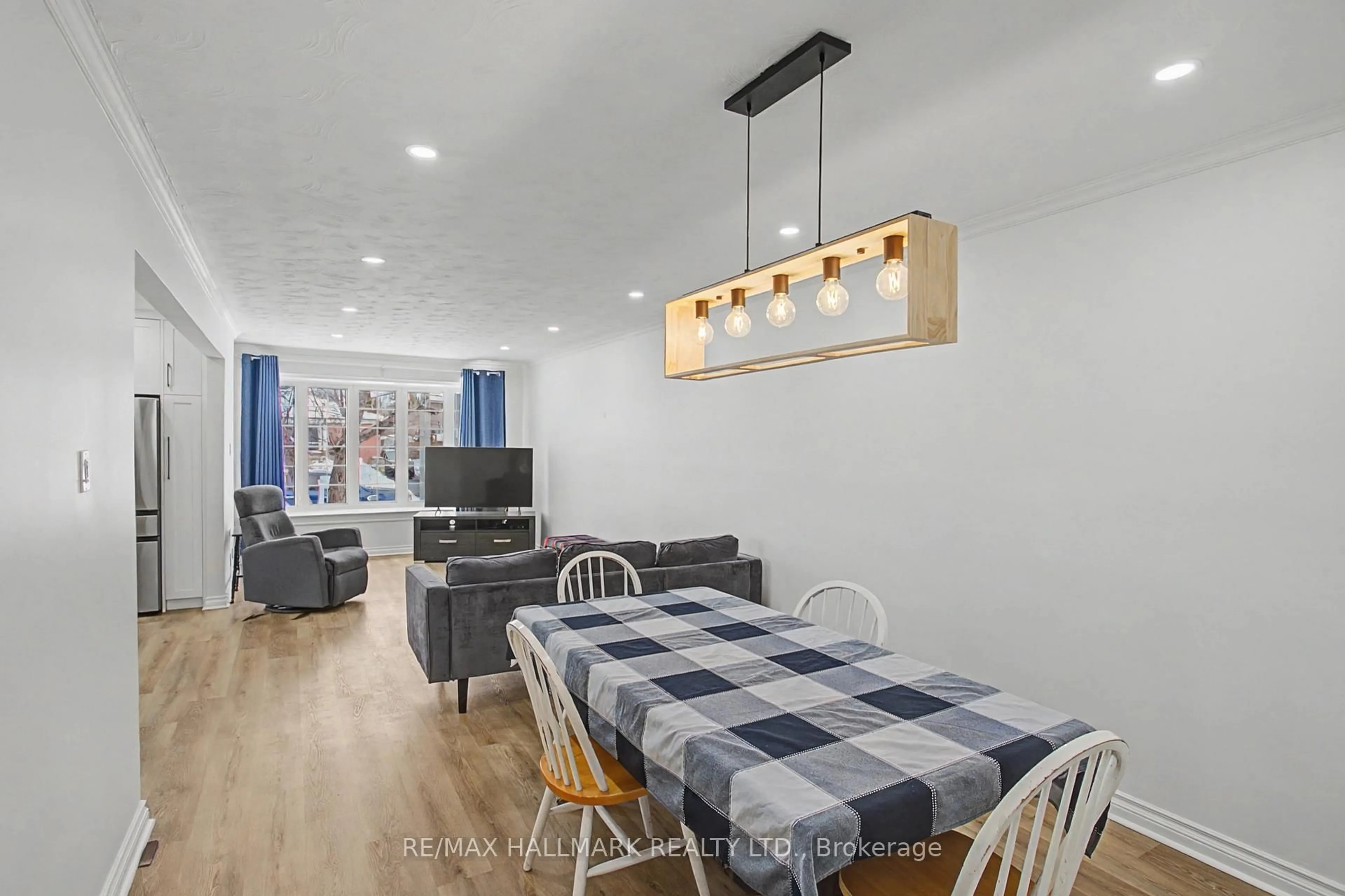 Dining room, wood/laminate floor for 37 Avis Cres, Toronto Ontario M4B 1B8