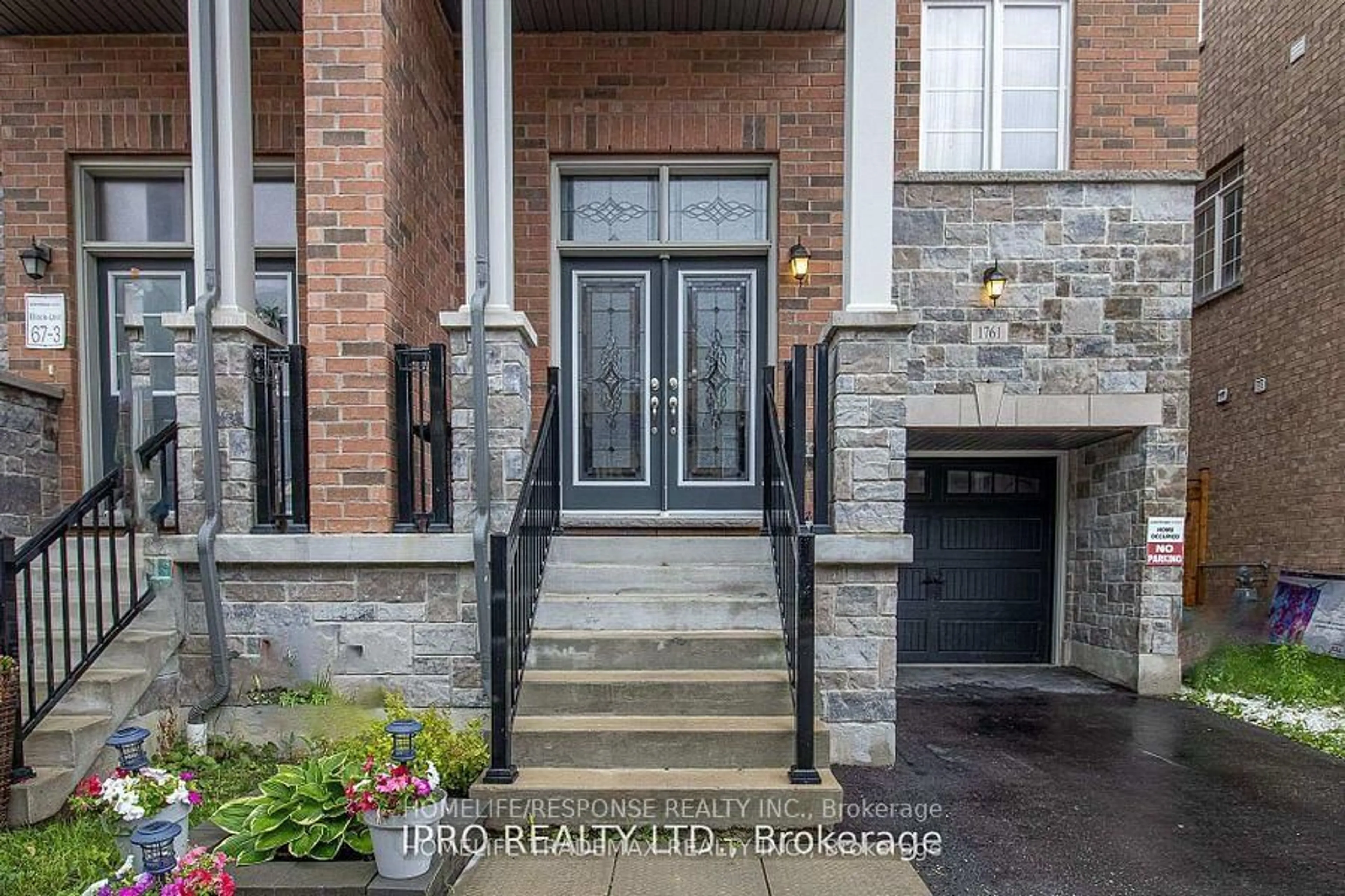 Indoor entryway for 1761 Magenta Rd, Pickering Ontario L1X 0E1