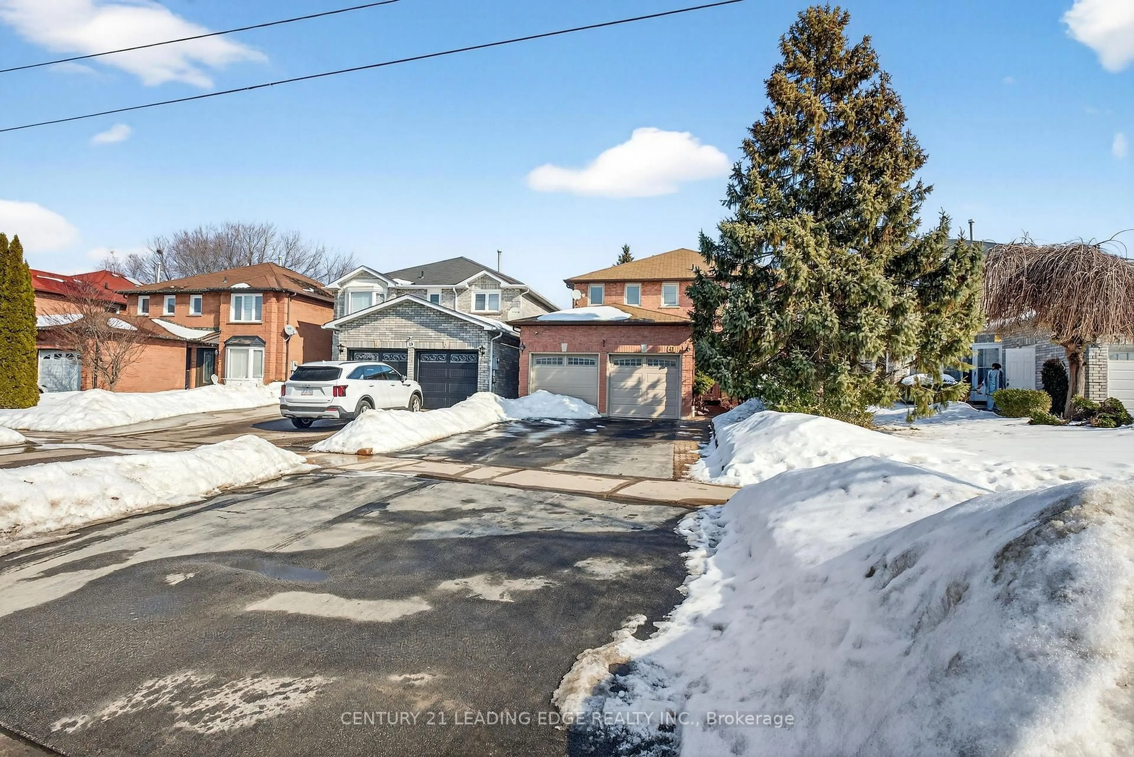 A pic from outside/outdoor area/front of a property/back of a property/a pic from drone, street for 41 Ritchie Ave, Ajax Ontario L1S 5V7