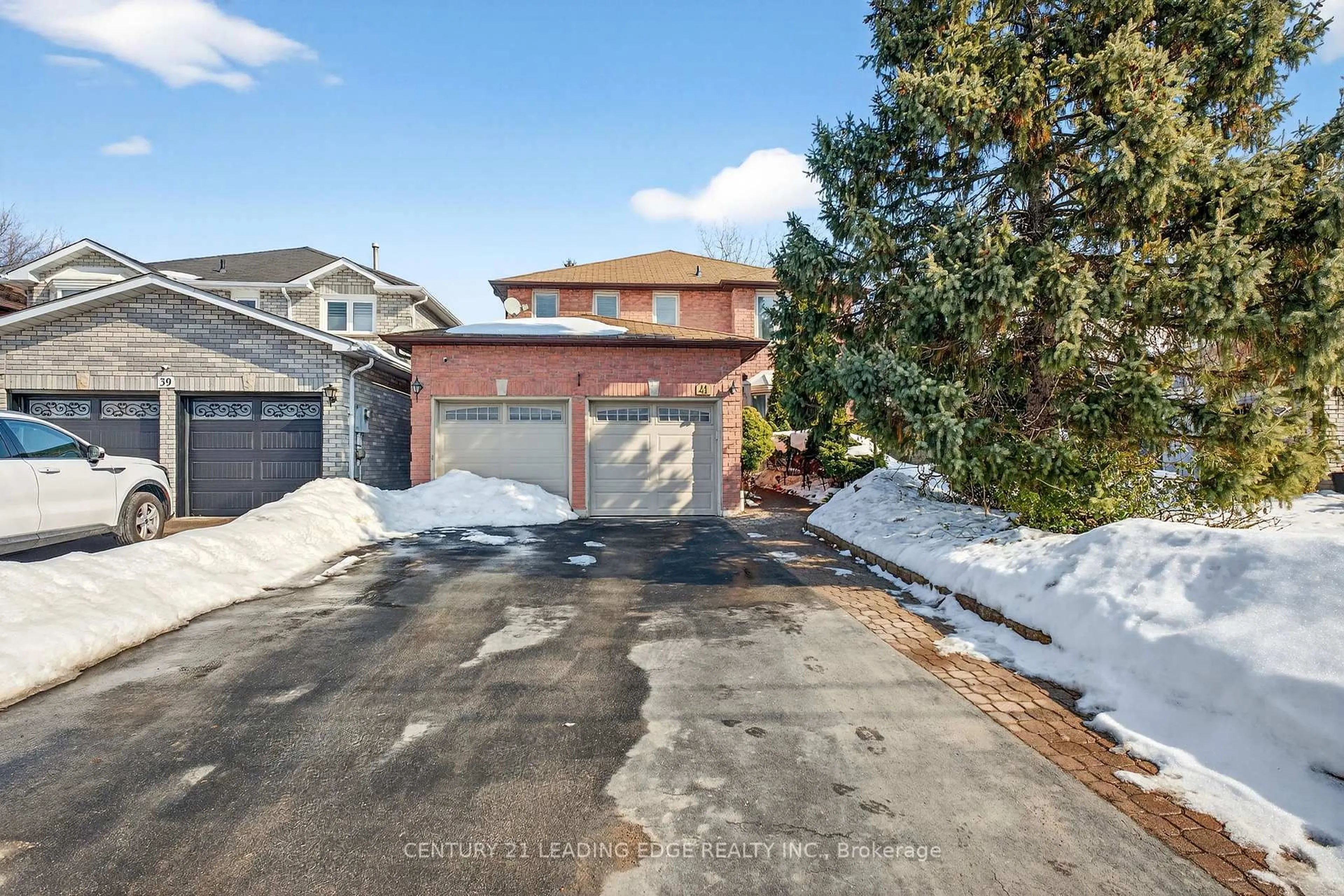 A pic from outside/outdoor area/front of a property/back of a property/a pic from drone, street for 41 Ritchie Ave, Ajax Ontario L1S 5V7