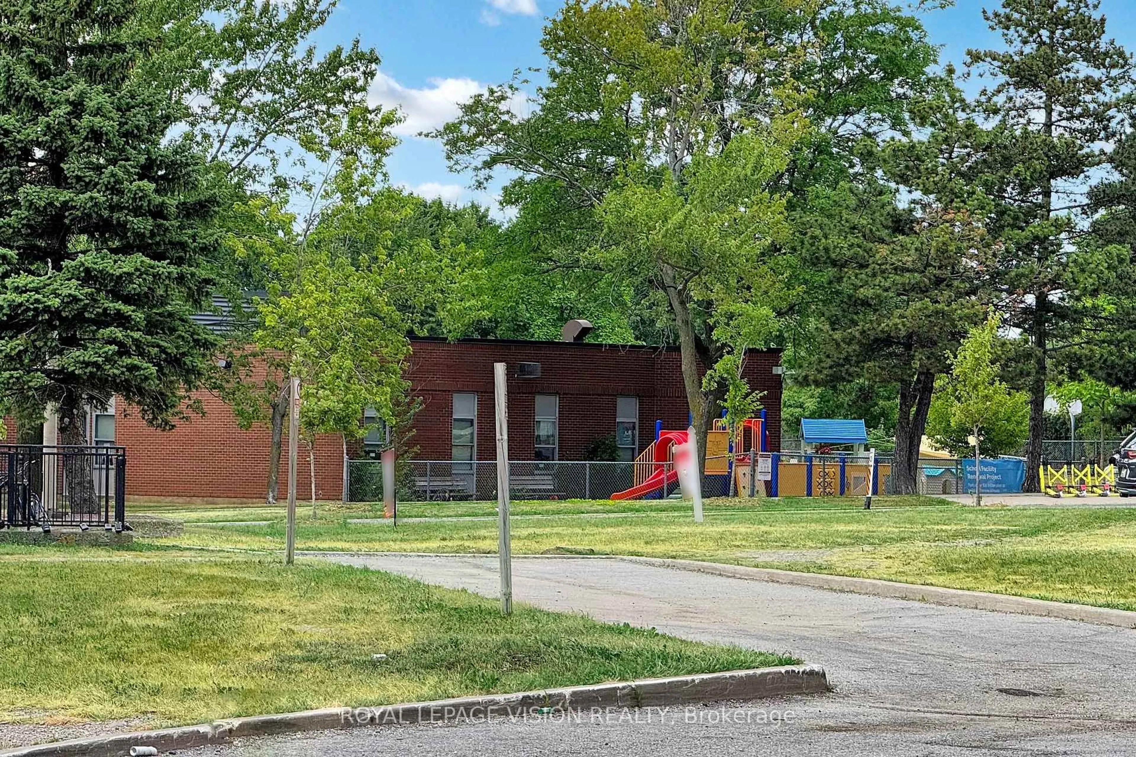 Unknown for 100 Wingarden Crt #1714, Toronto Ontario M1B 2P4