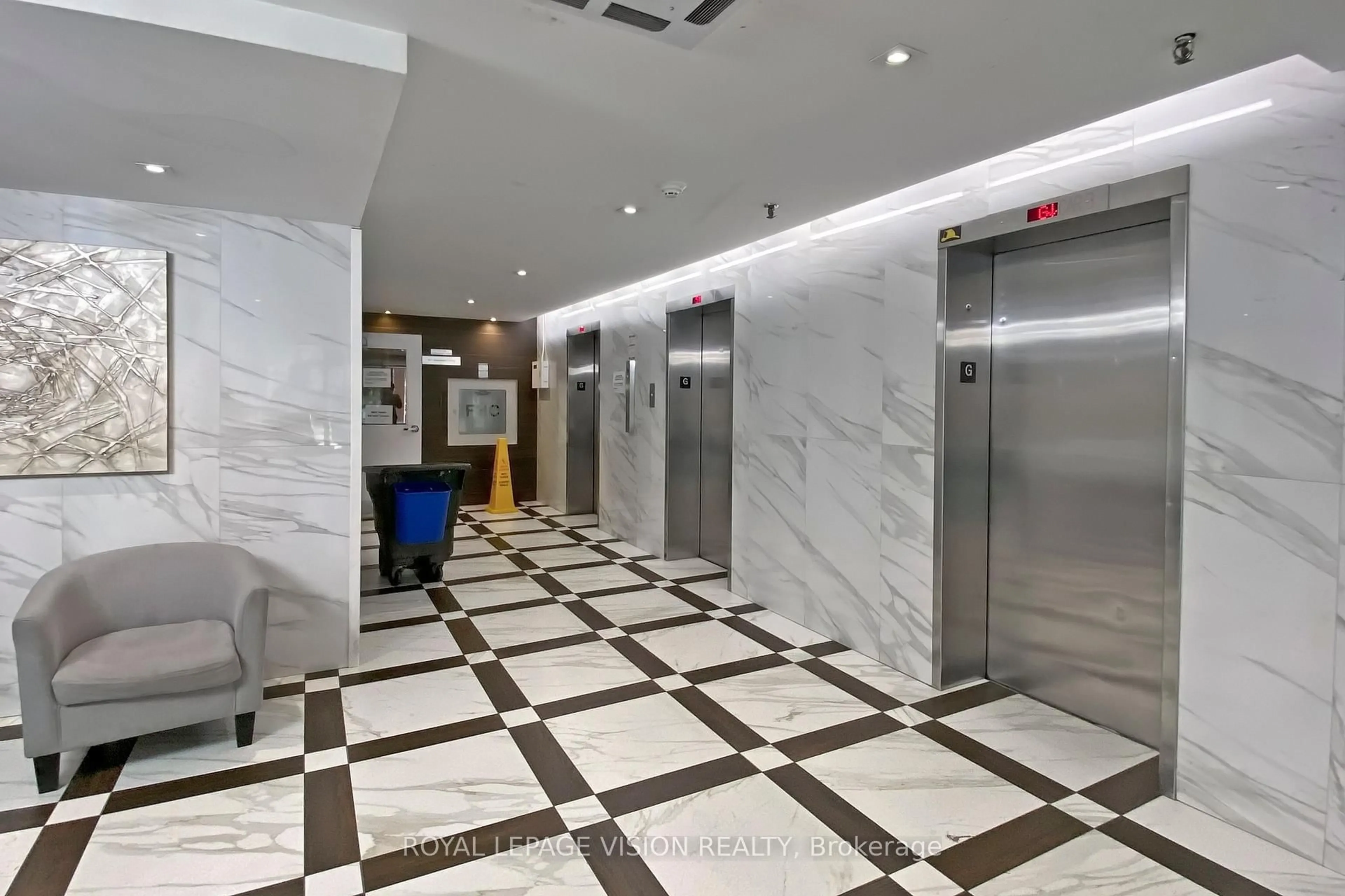 Indoor foyer for 100 Wingarden Crt #1714, Toronto Ontario M1B 2P4