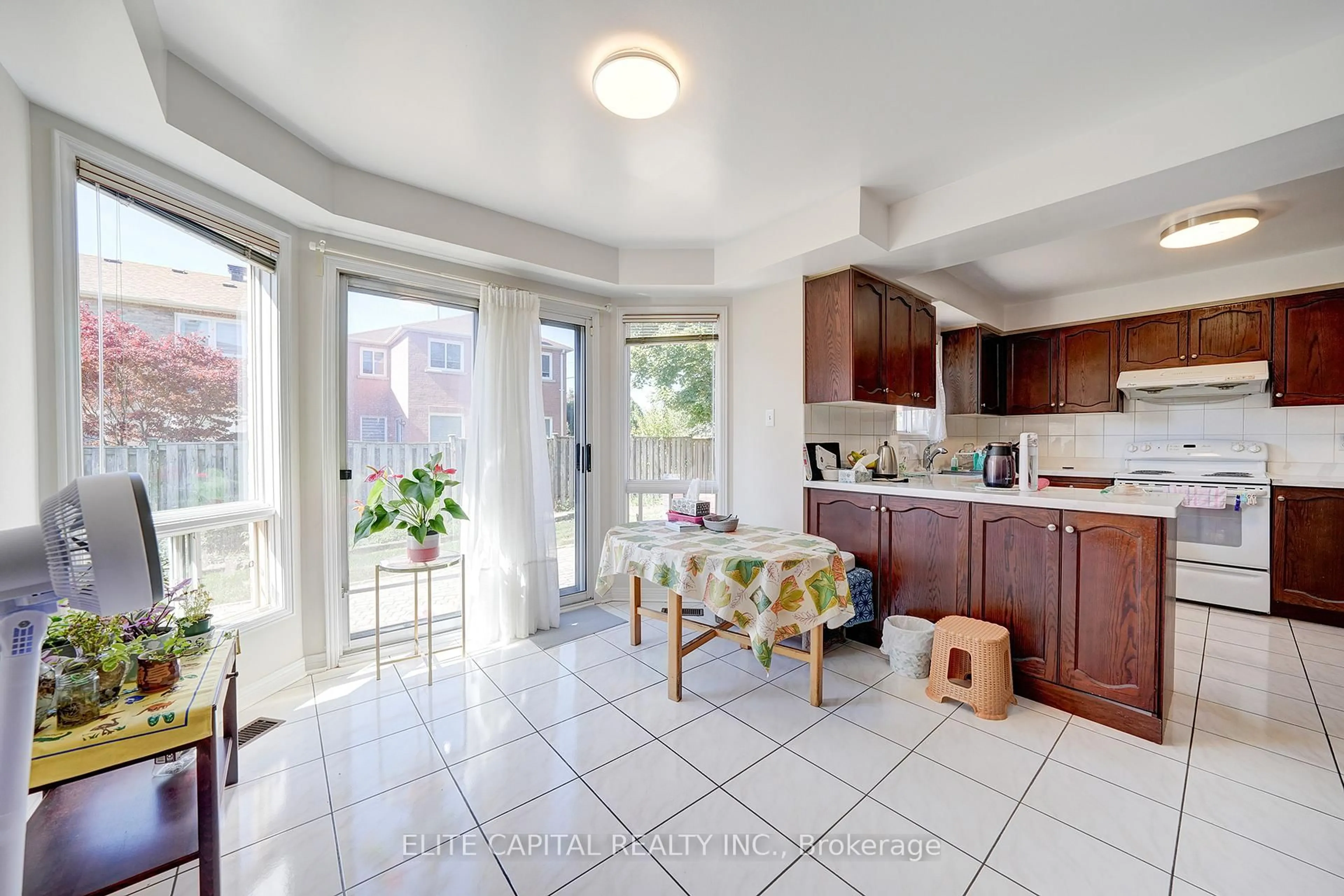 Open concept kitchen, ceramic/tile floor for 36 Ashcott St, Toronto Ontario M1V 5G5