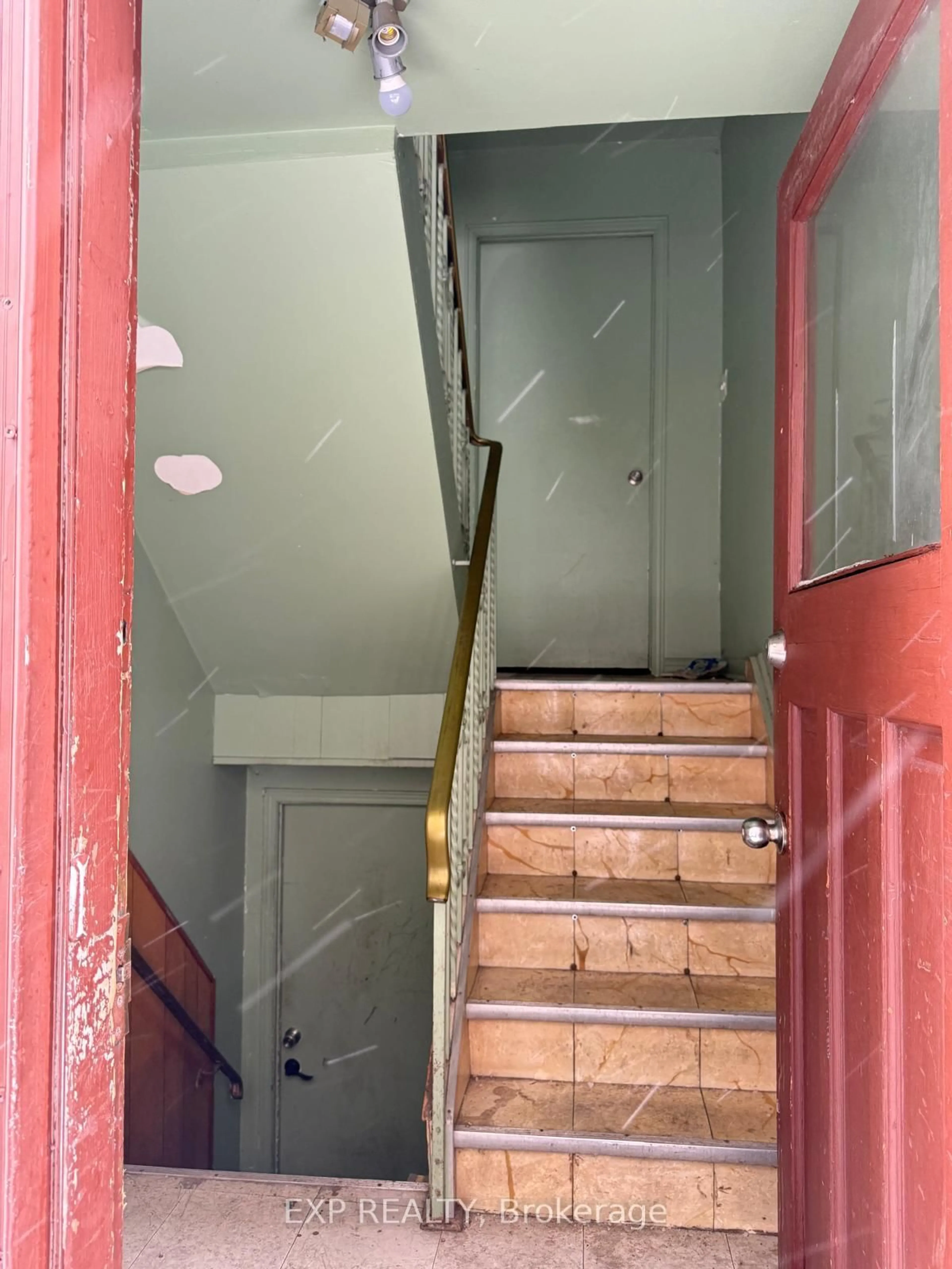 Stairs for 518 Birchmount Rd, Toronto Ontario M1K 1N8