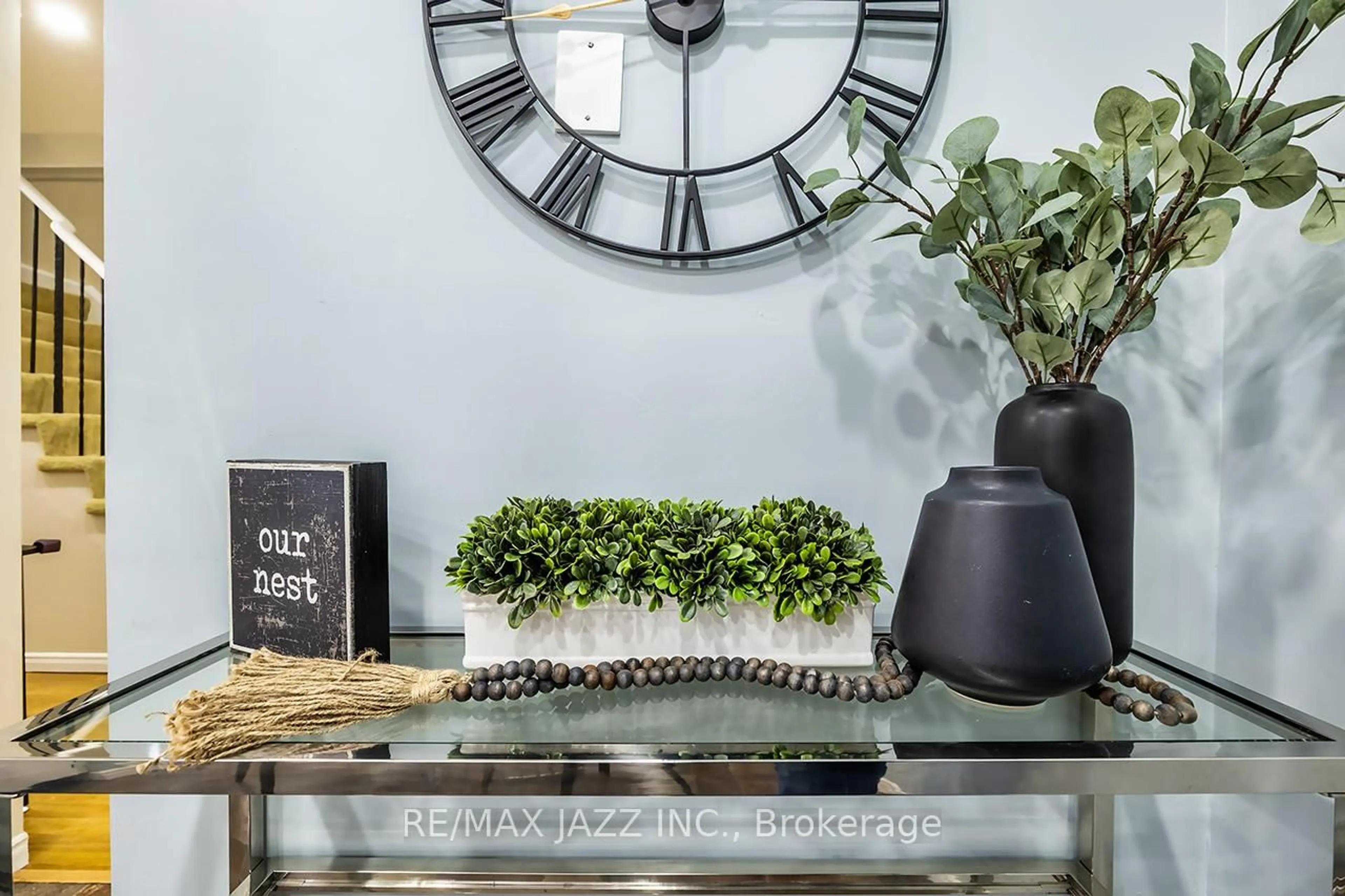 Indoor entryway for 33 Mossgrove Crt, Clarington Ontario L1E 1P4