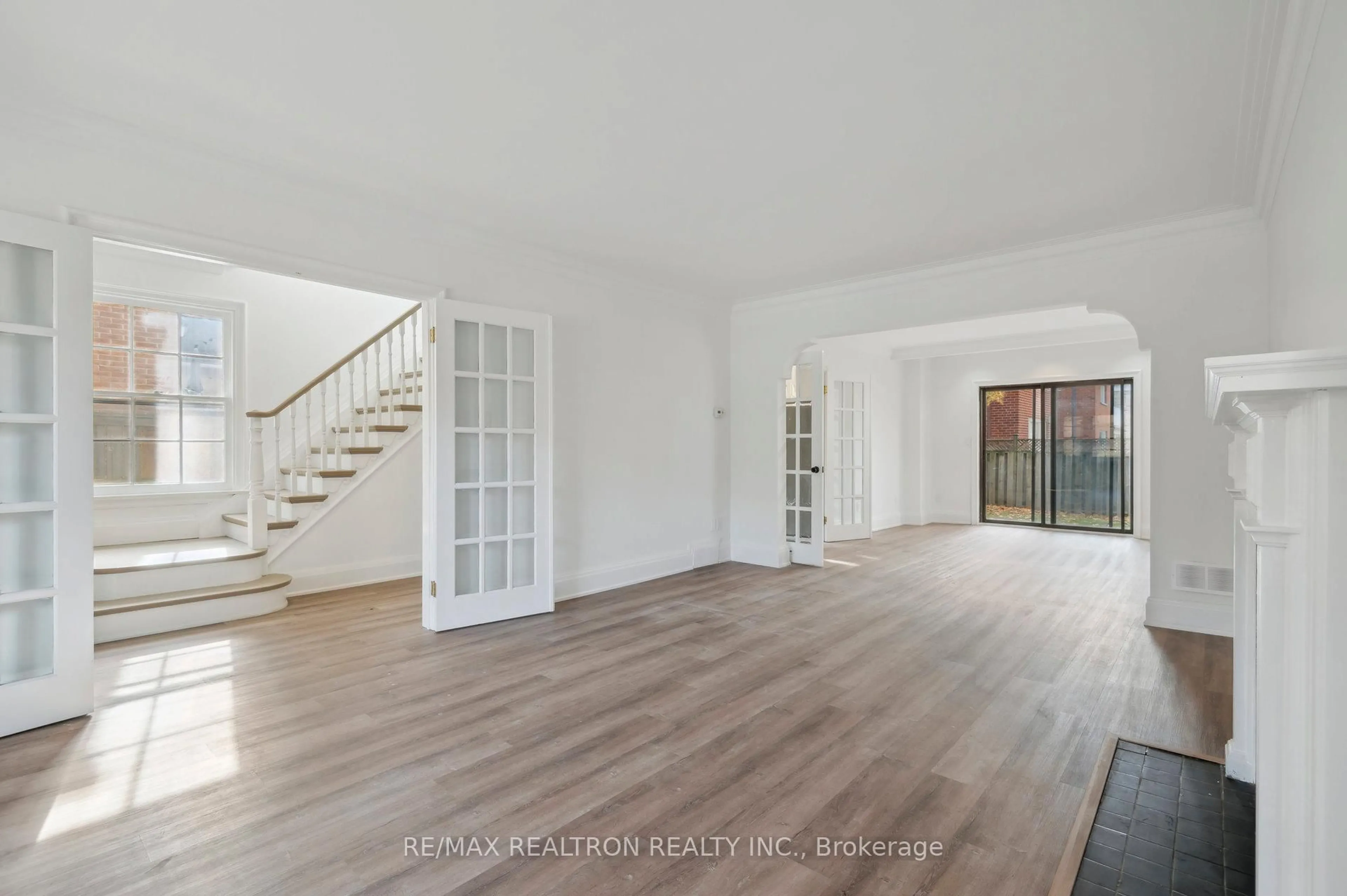 Unknown for 6 Woodvale Cres, Toronto Ontario M4C 5N5