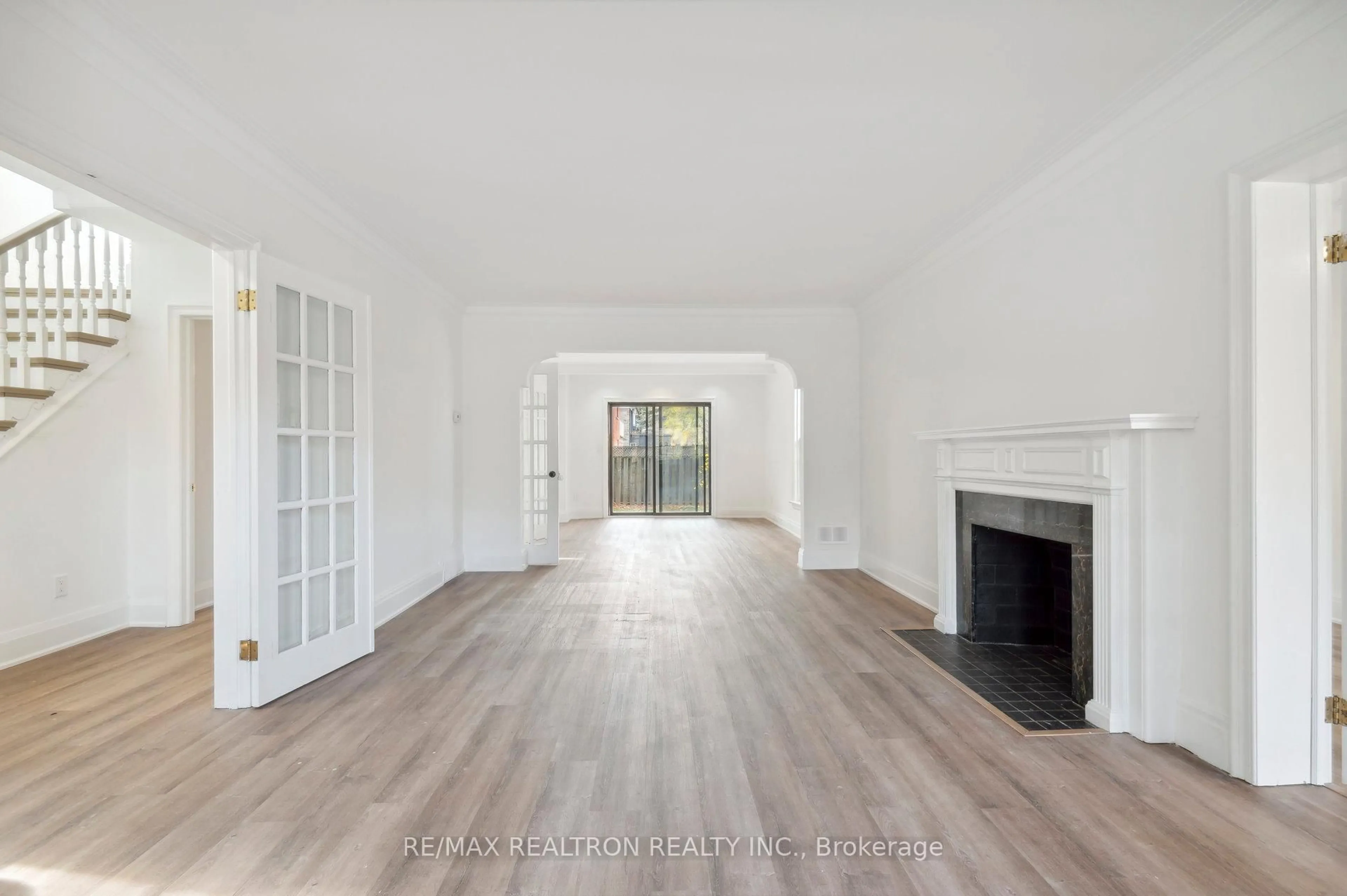 Unknown for 6 Woodvale Cres, Toronto Ontario M4C 5N5