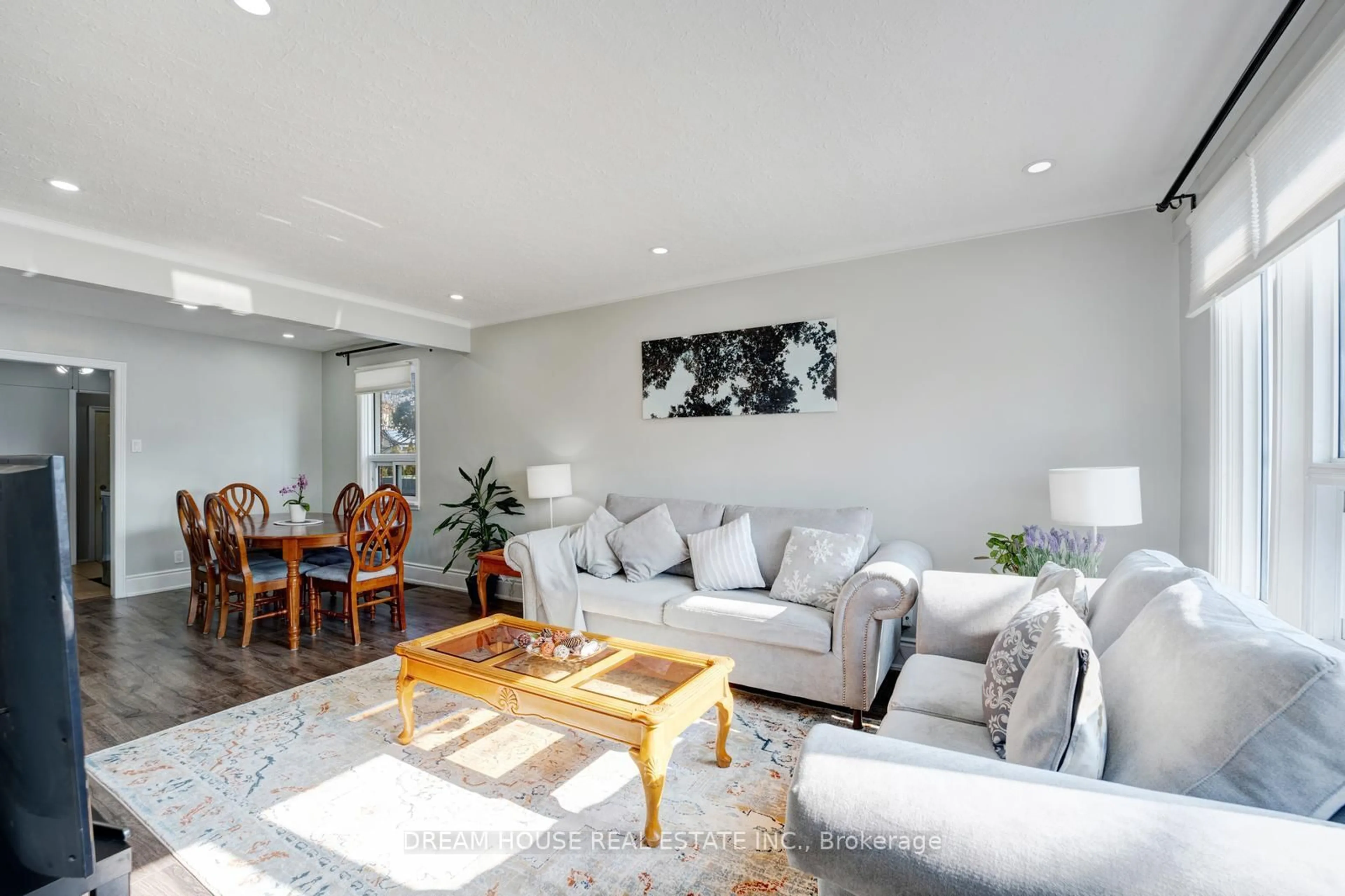 Living room with furniture, unknown for 3256 St Clair Ave, Toronto Ontario M1L 1V8