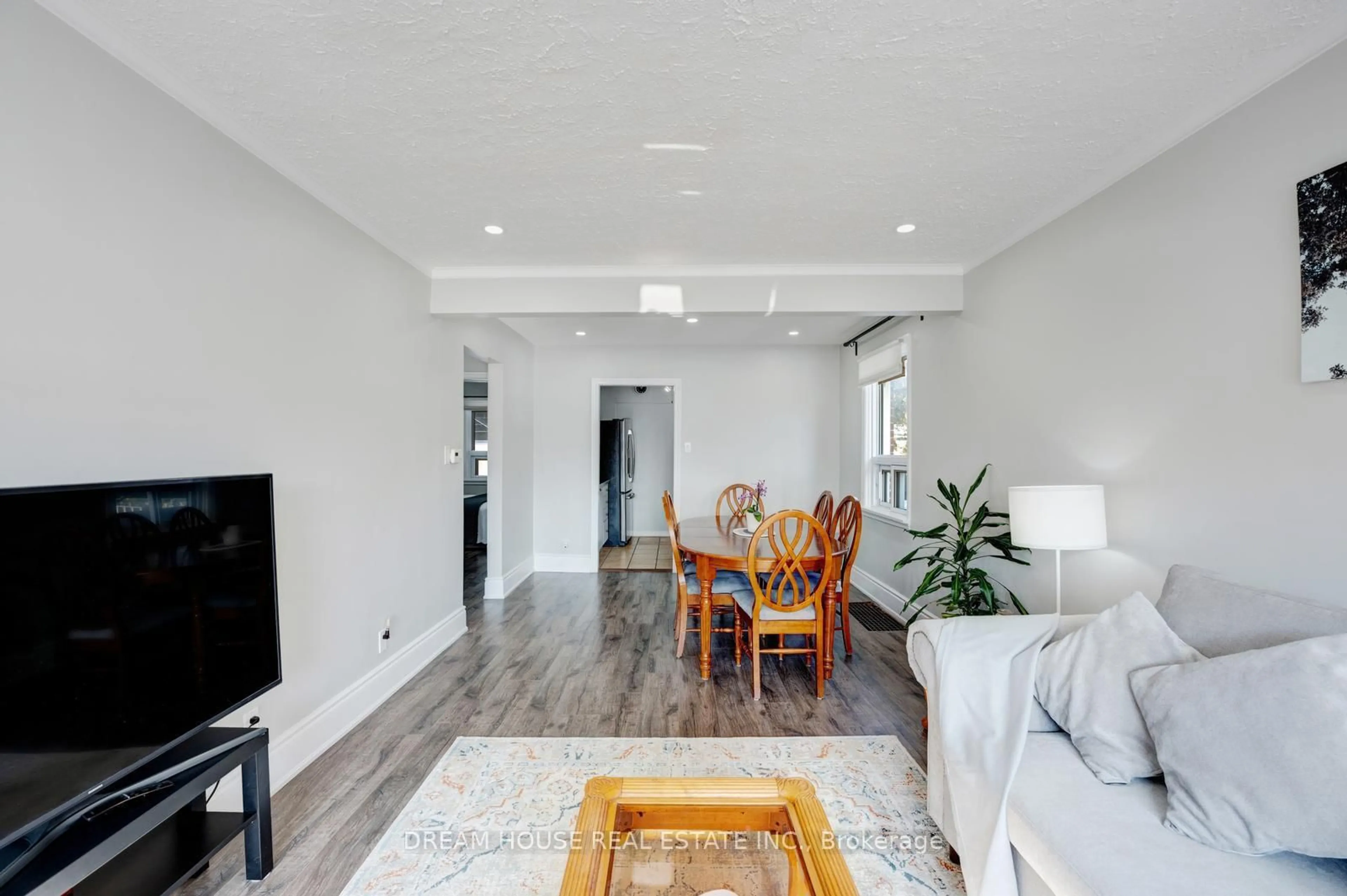 Living room with furniture, unknown for 3256 St Clair Ave, Toronto Ontario M1L 1V8