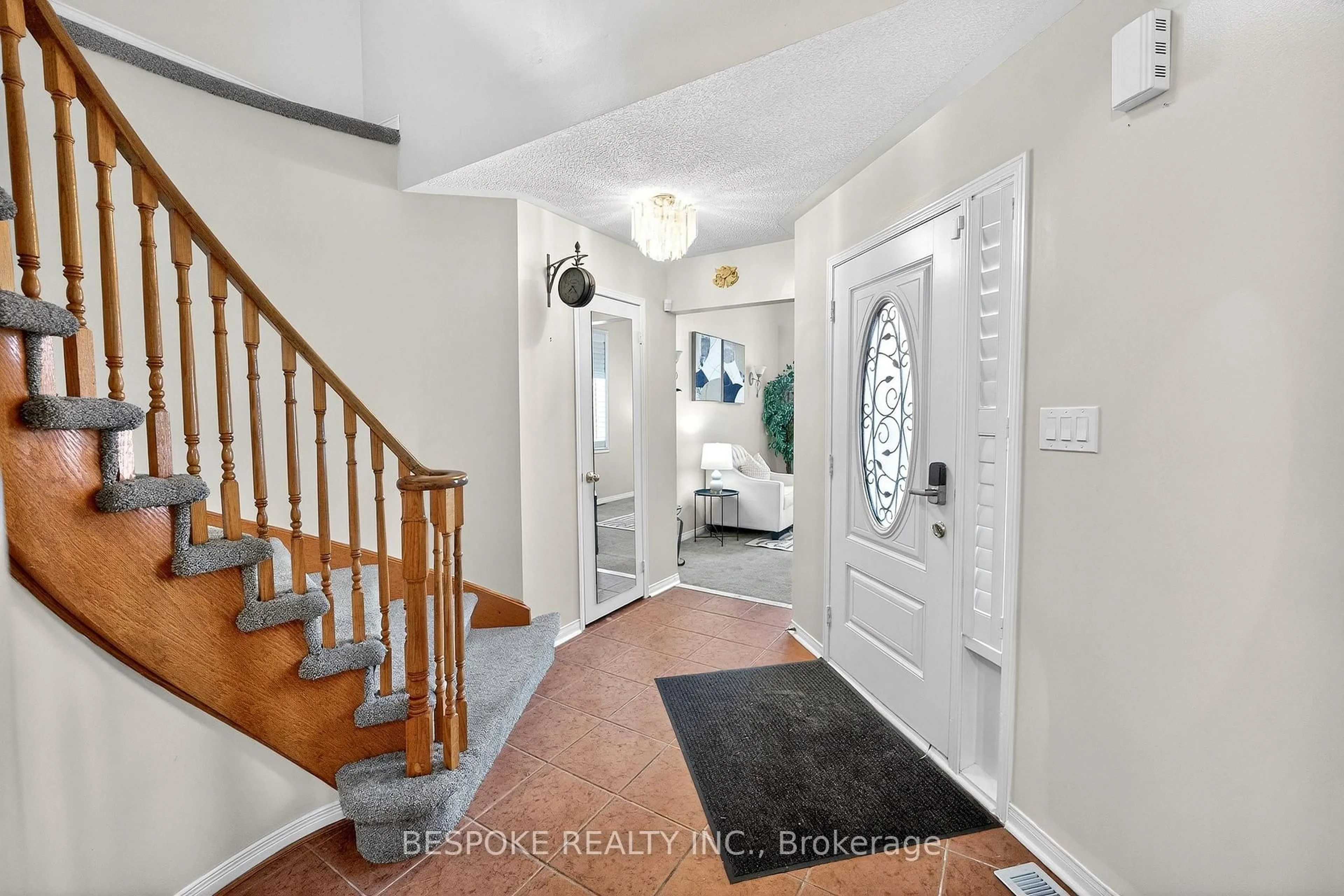 Indoor entryway for 1206 Wadebridge Cres, Oshawa Ontario L1K 2V5