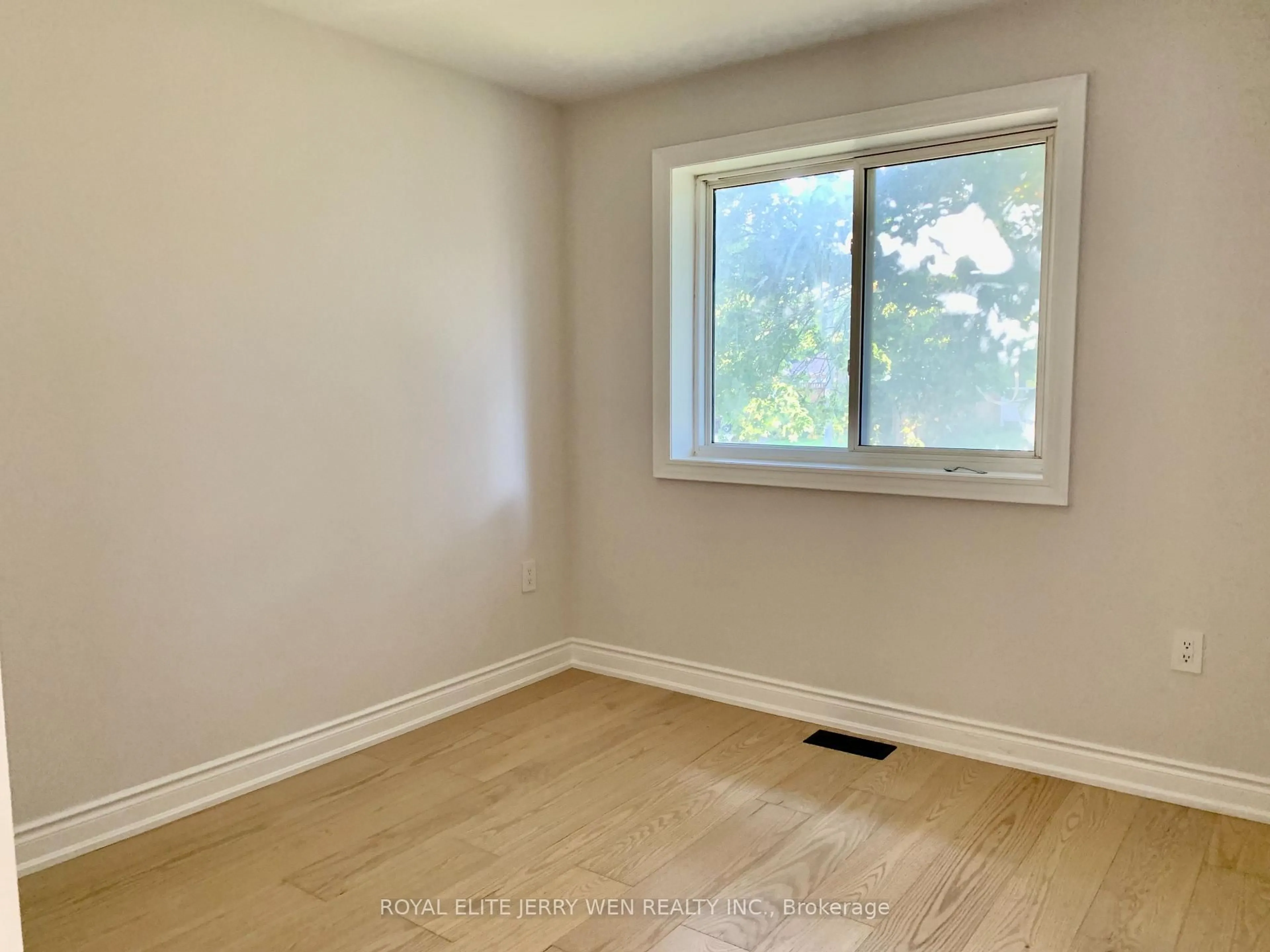 A pic of a room for 38 Thorncroft Cres, Ajax Ontario L1S 2S2