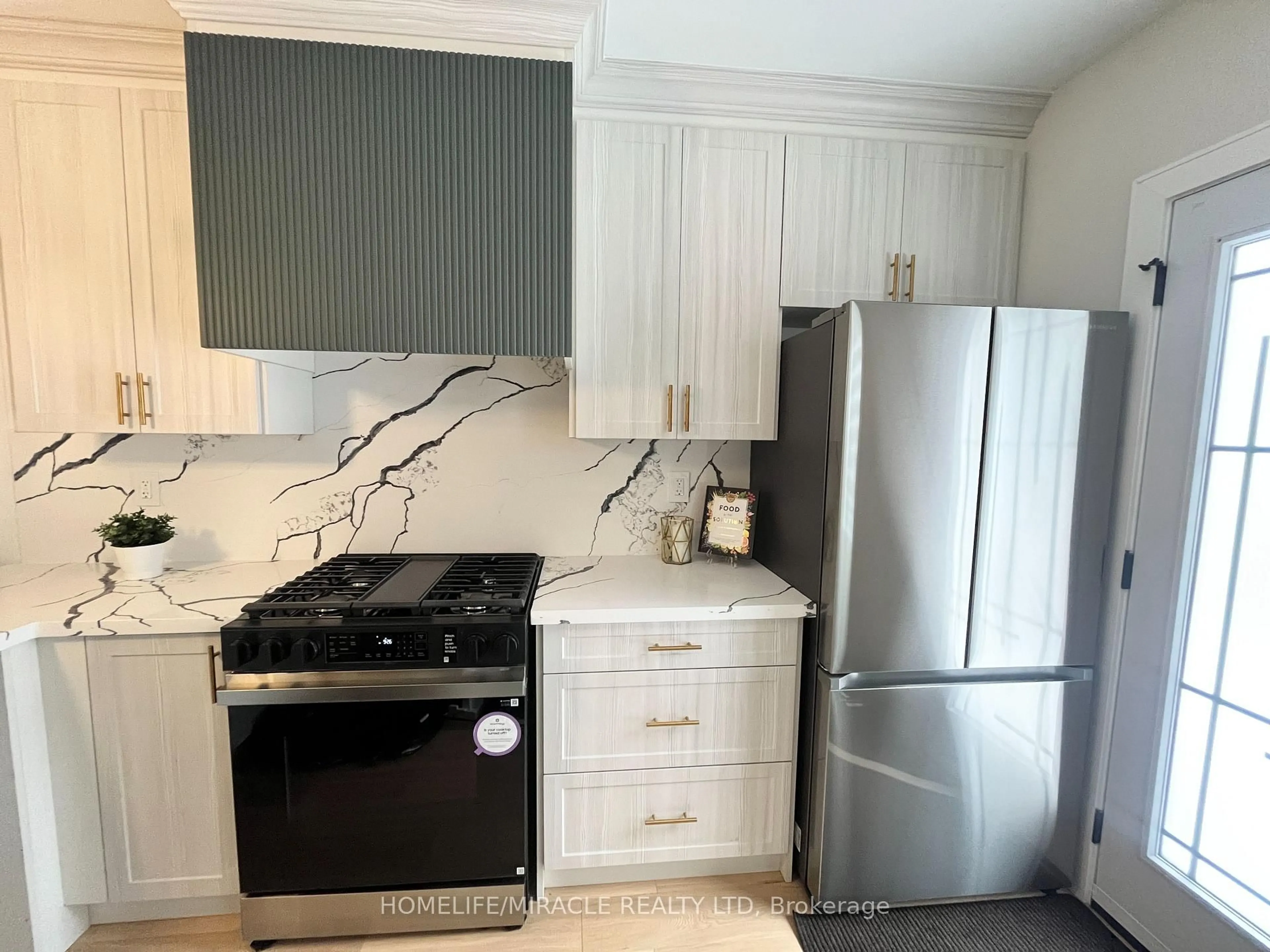 Standard kitchen, unknown for 12 Thyra Ave, Toronto Ontario M4C 5G5